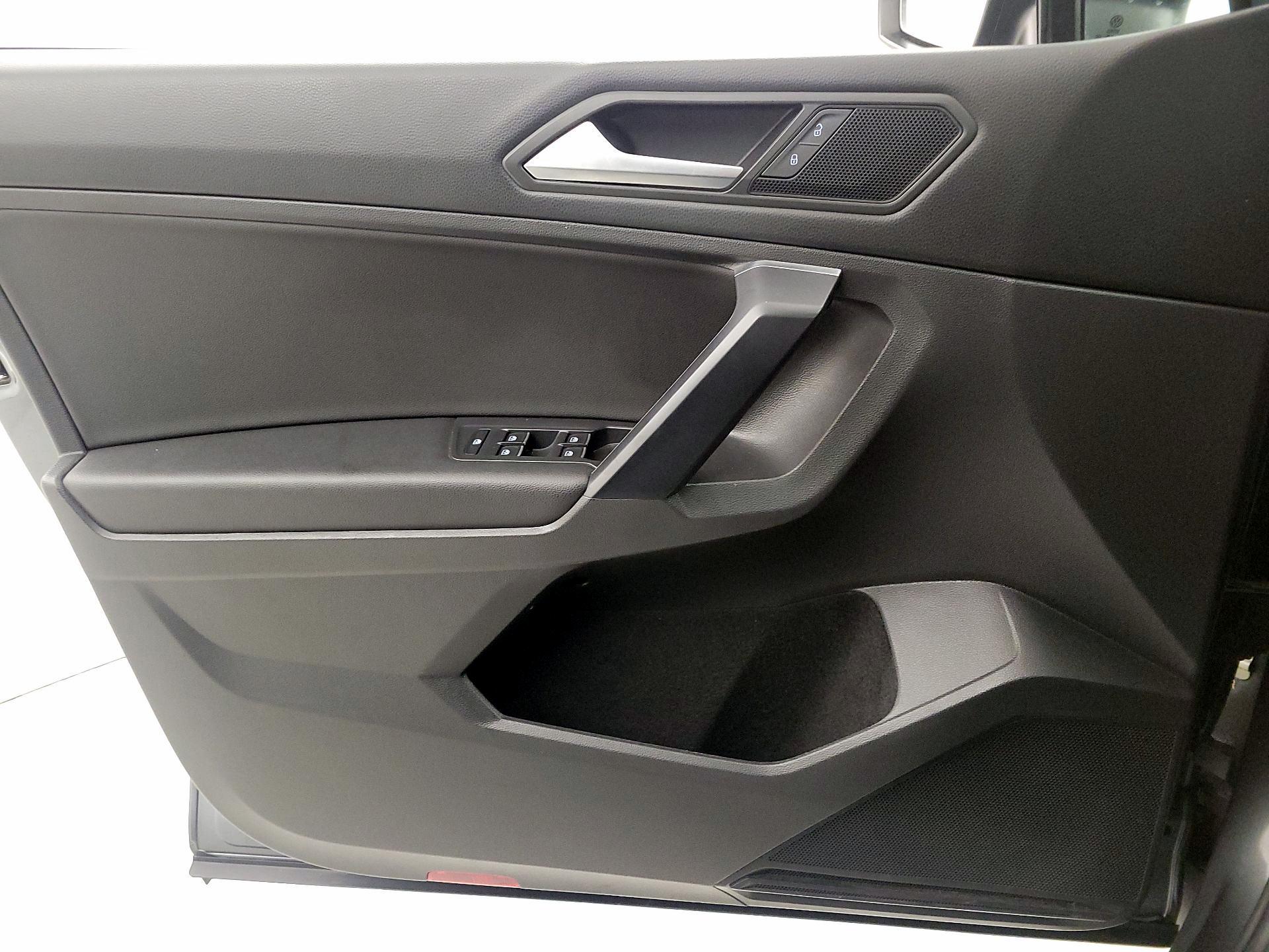 Thumbnail: 2021 Volkswagen Tiguan - 12