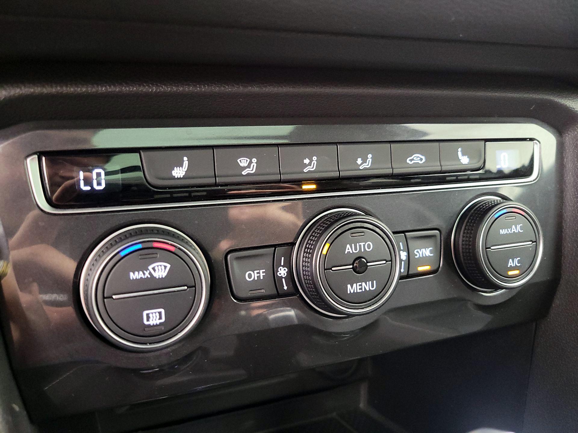 Thumbnail: 2021 Volkswagen Tiguan - 16