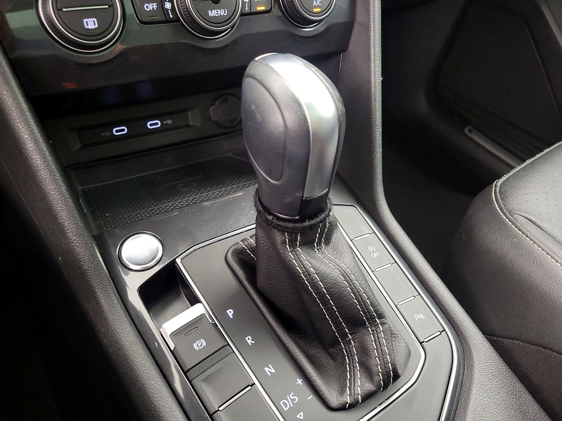 Thumbnail: 2021 Volkswagen Tiguan - 17