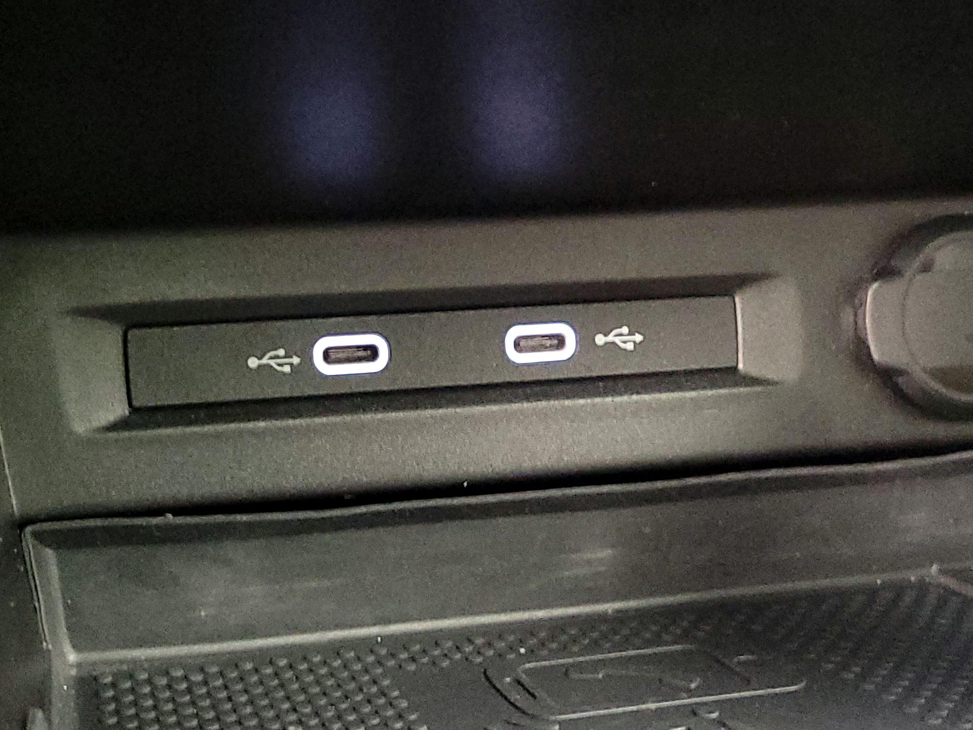 Thumbnail: 2021 Volkswagen Tiguan - 18