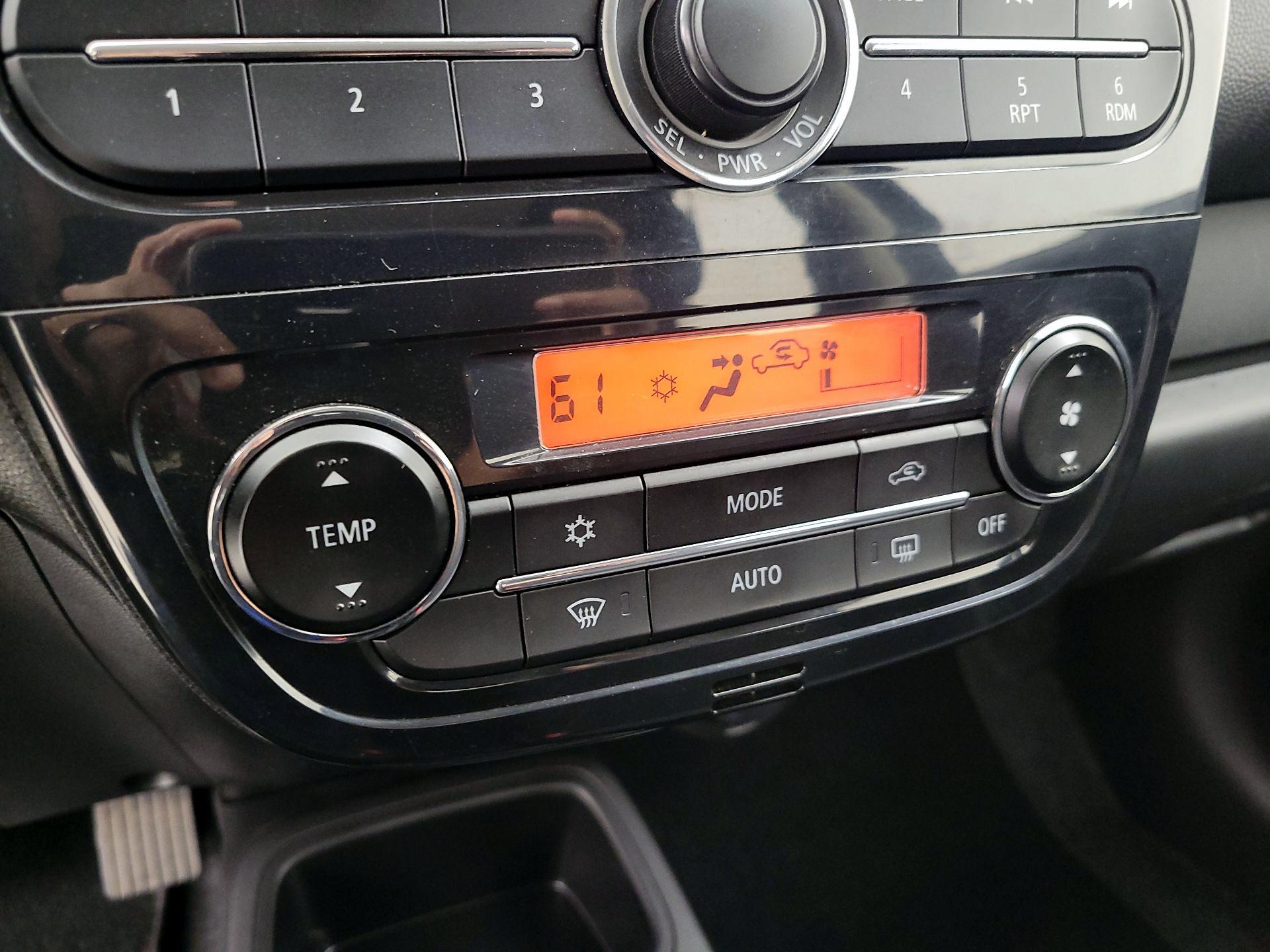 Thumbnail: 2015 Mitsubishi Mirage - 15