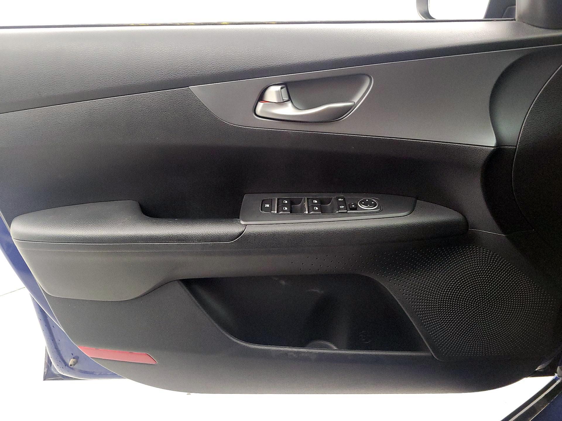 Thumbnail: 2021 Kia Forte - 12