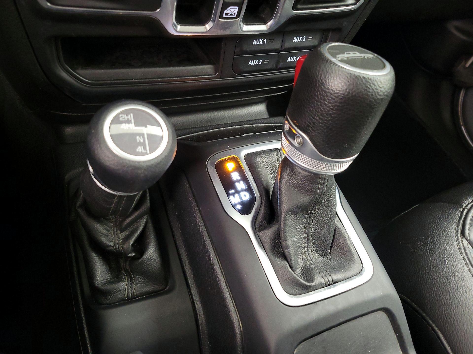 Thumbnail: 2021 Jeep Gladiator - 17