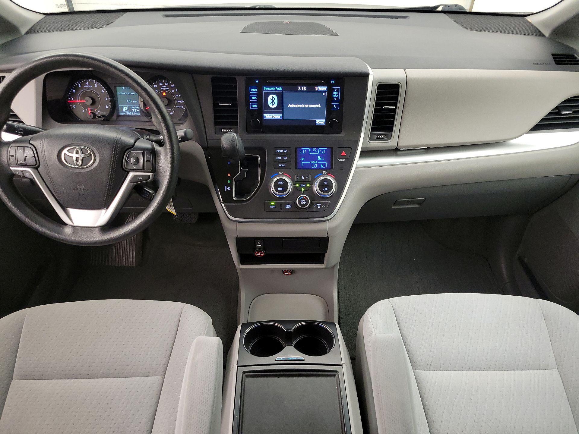 Thumbnail: 2015 Toyota Sienna - 9