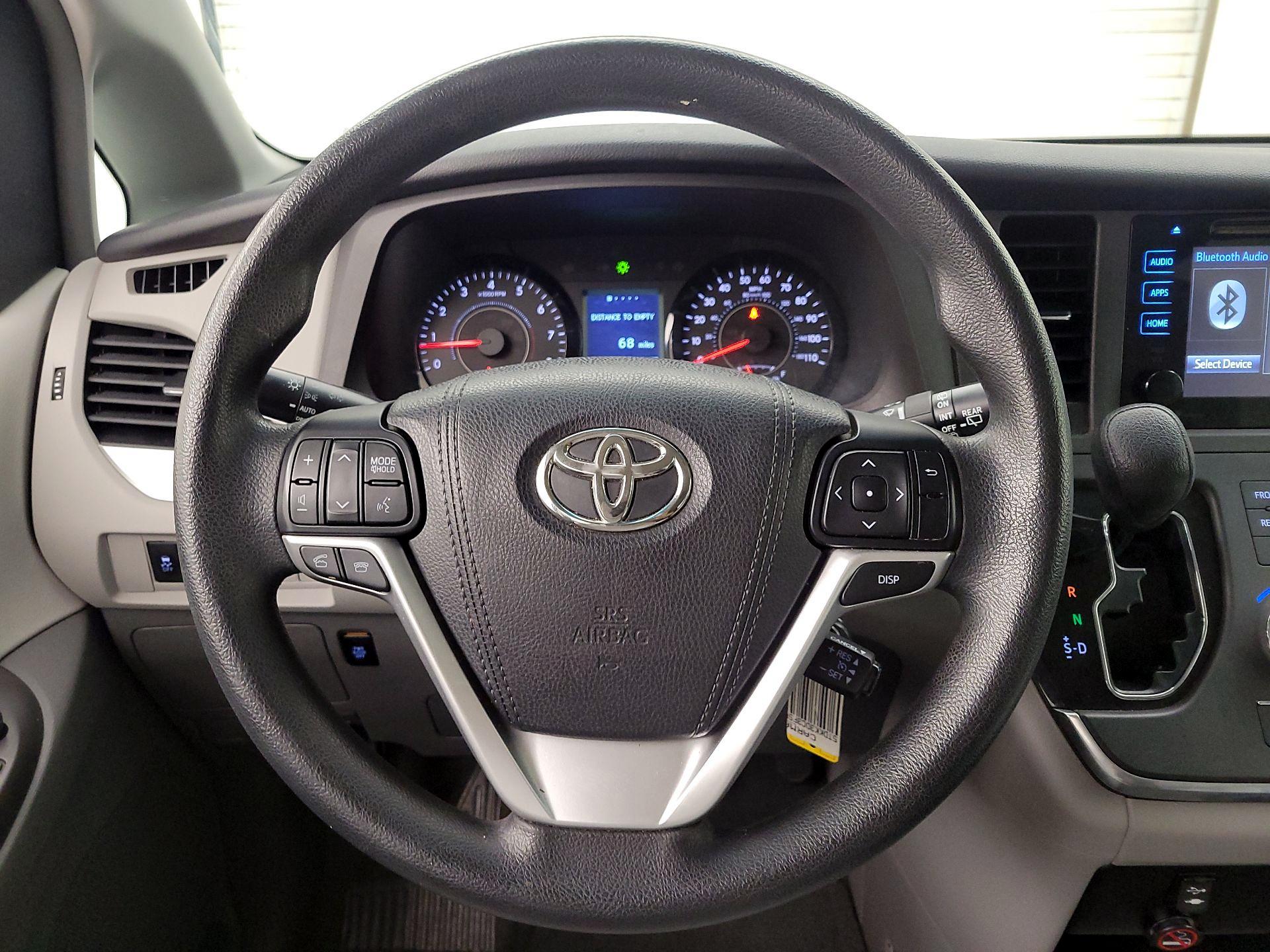 Thumbnail: 2015 Toyota Sienna - 10