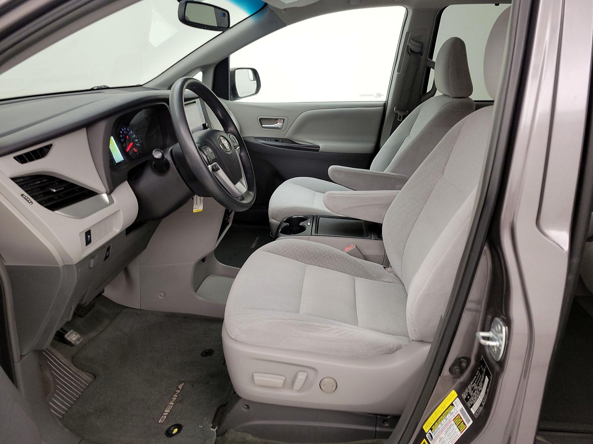 Thumbnail: 2015 Toyota Sienna - 11