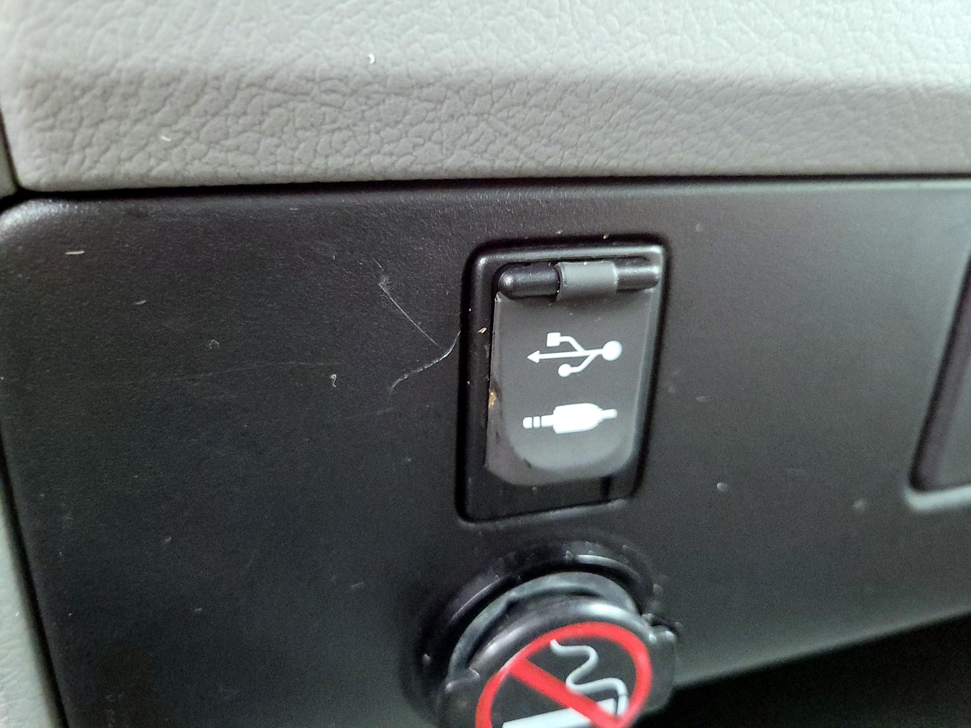 Thumbnail: 2015 Toyota Sienna - 18