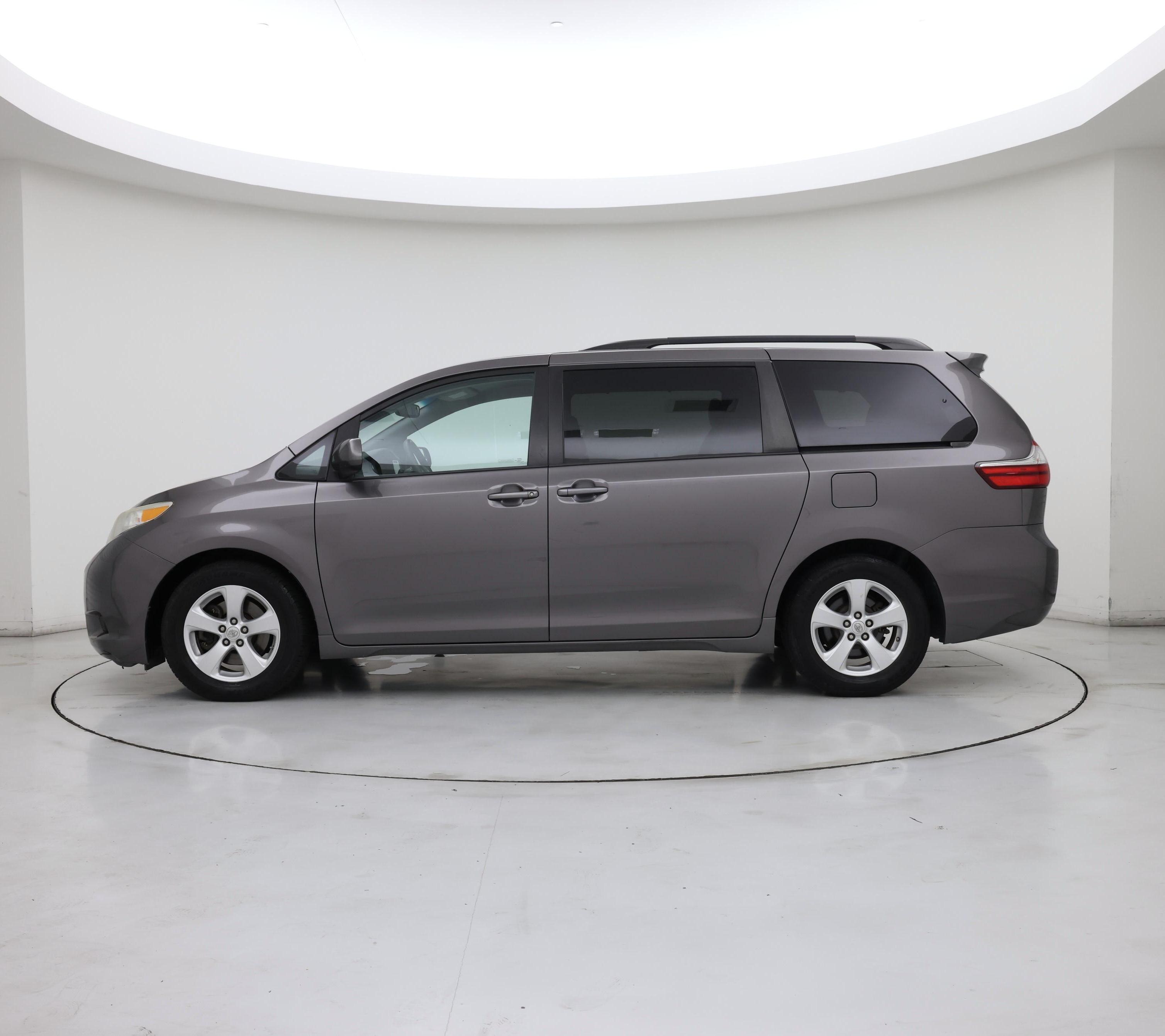 Thumbnail: 2015 Toyota Sienna - 3