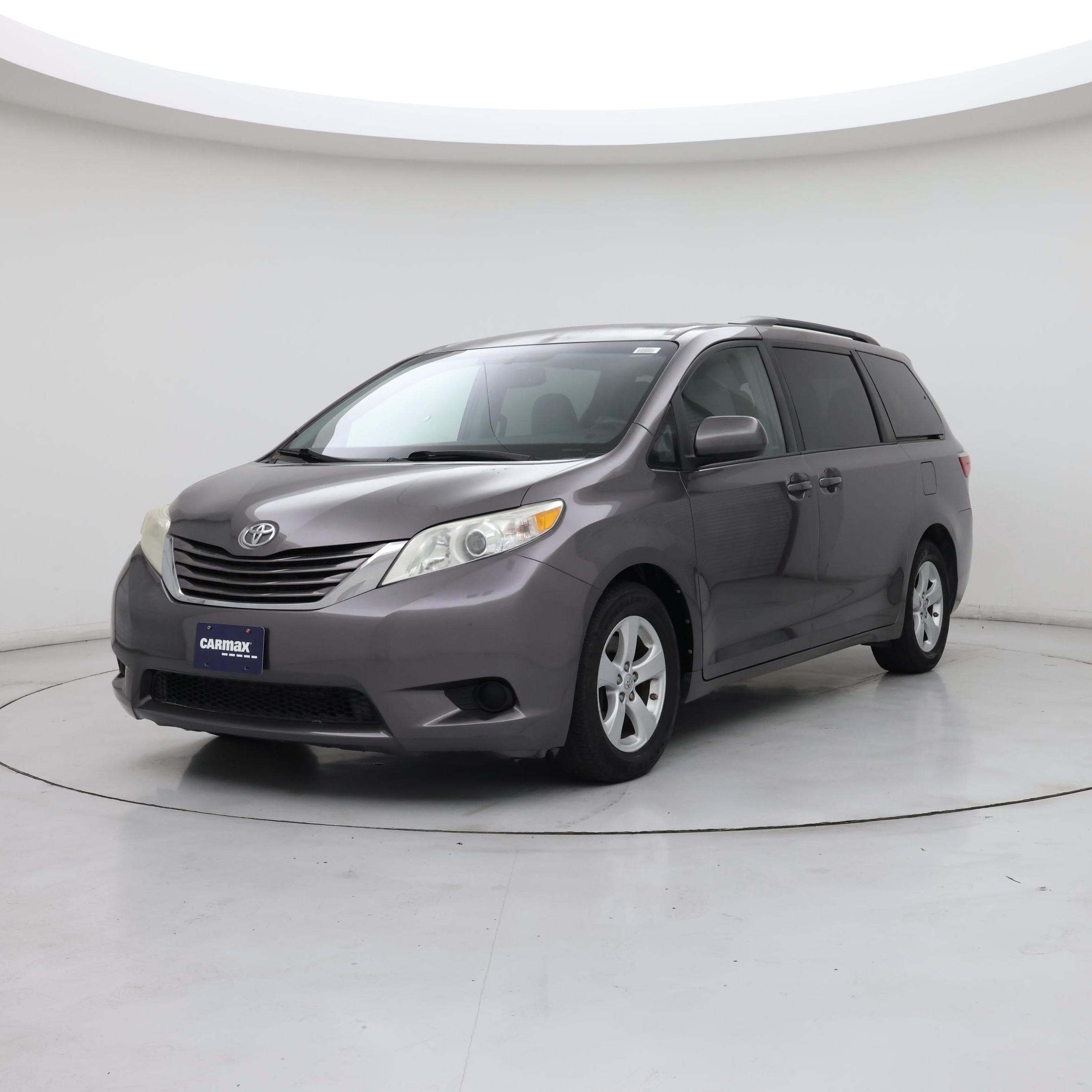 Thumbnail: 2015 Toyota Sienna - 4