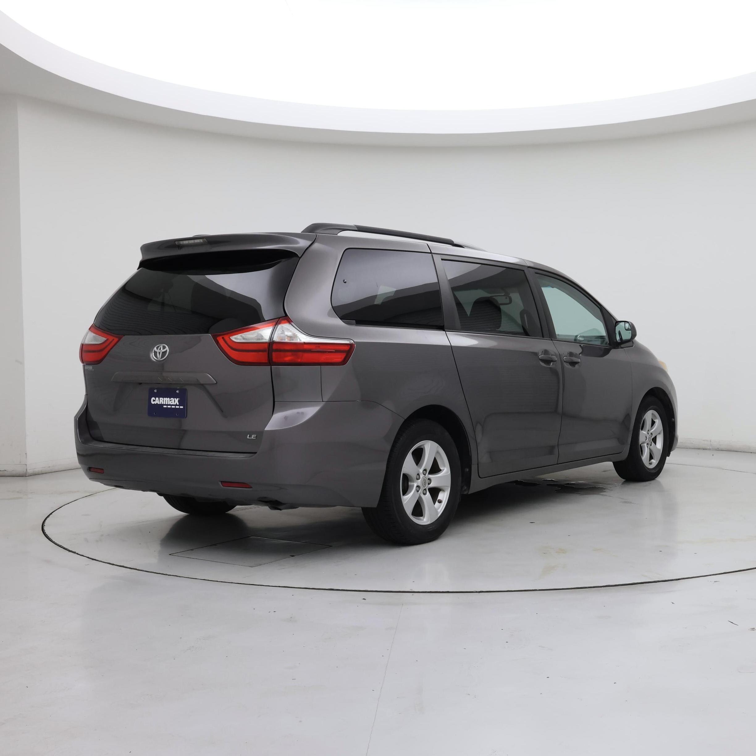 Thumbnail: 2015 Toyota Sienna - 8