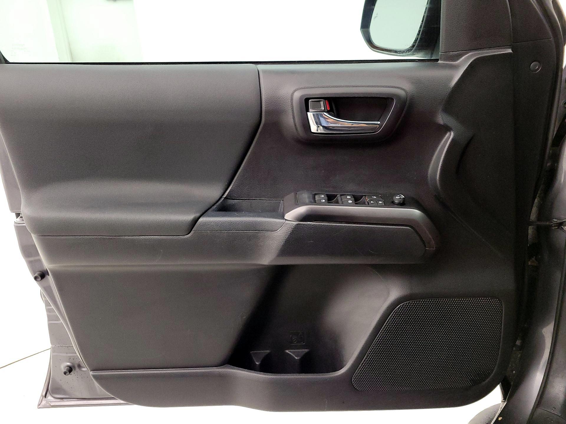 Thumbnail: 2021 Toyota Tacoma - 12