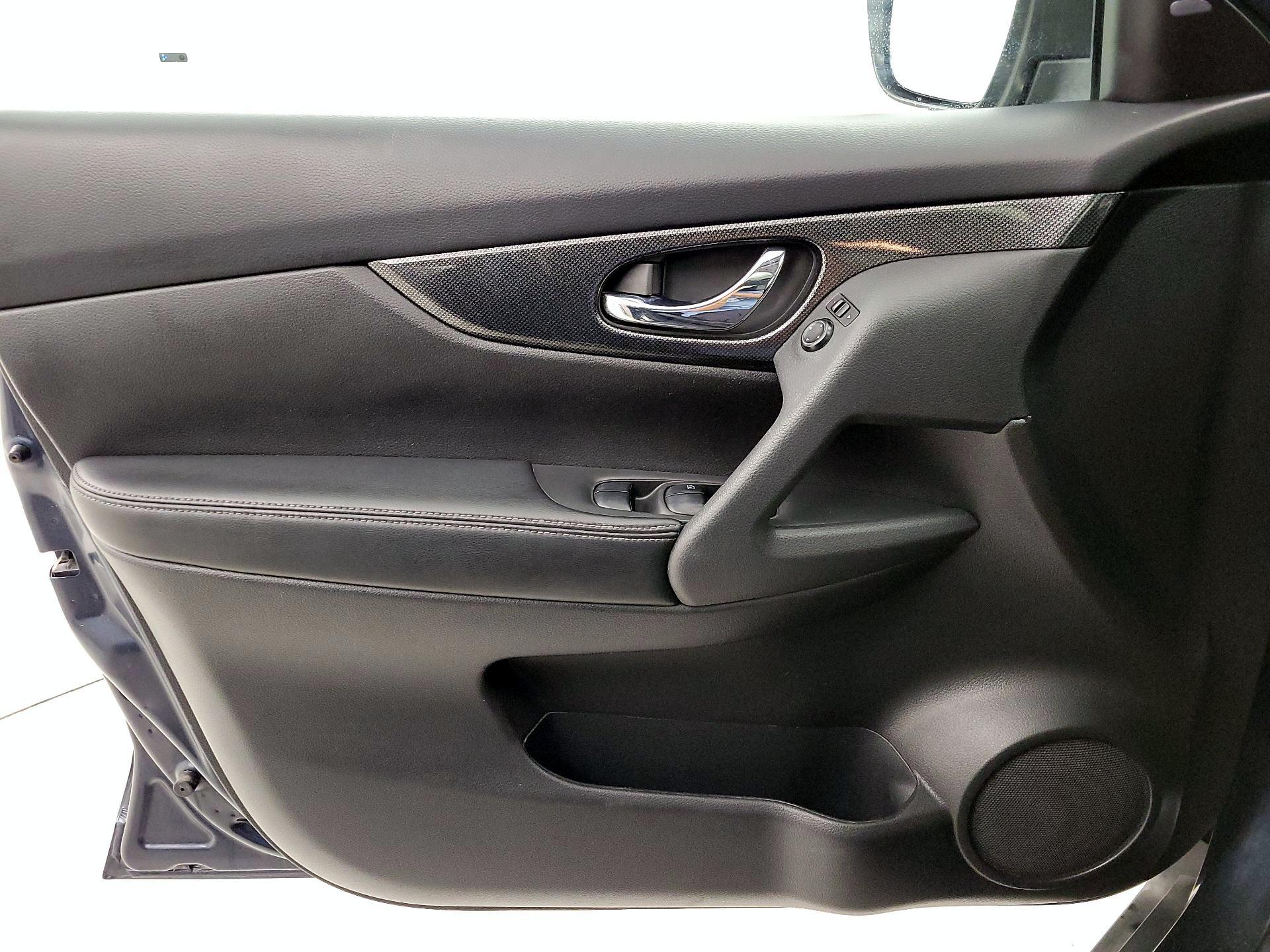 Thumbnail: 2016 Nissan Rogue - 12