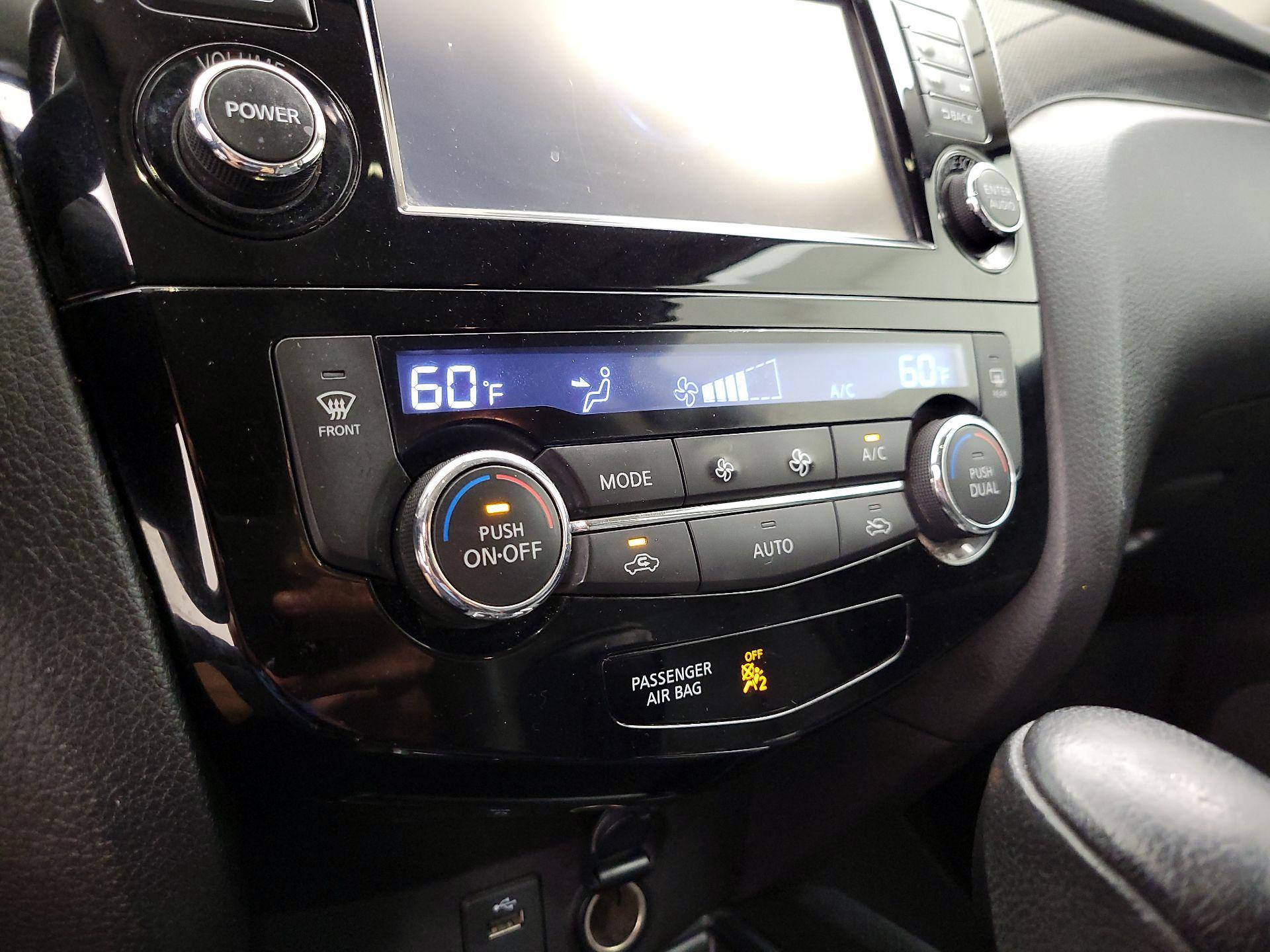 Thumbnail: 2016 Nissan Rogue - 17