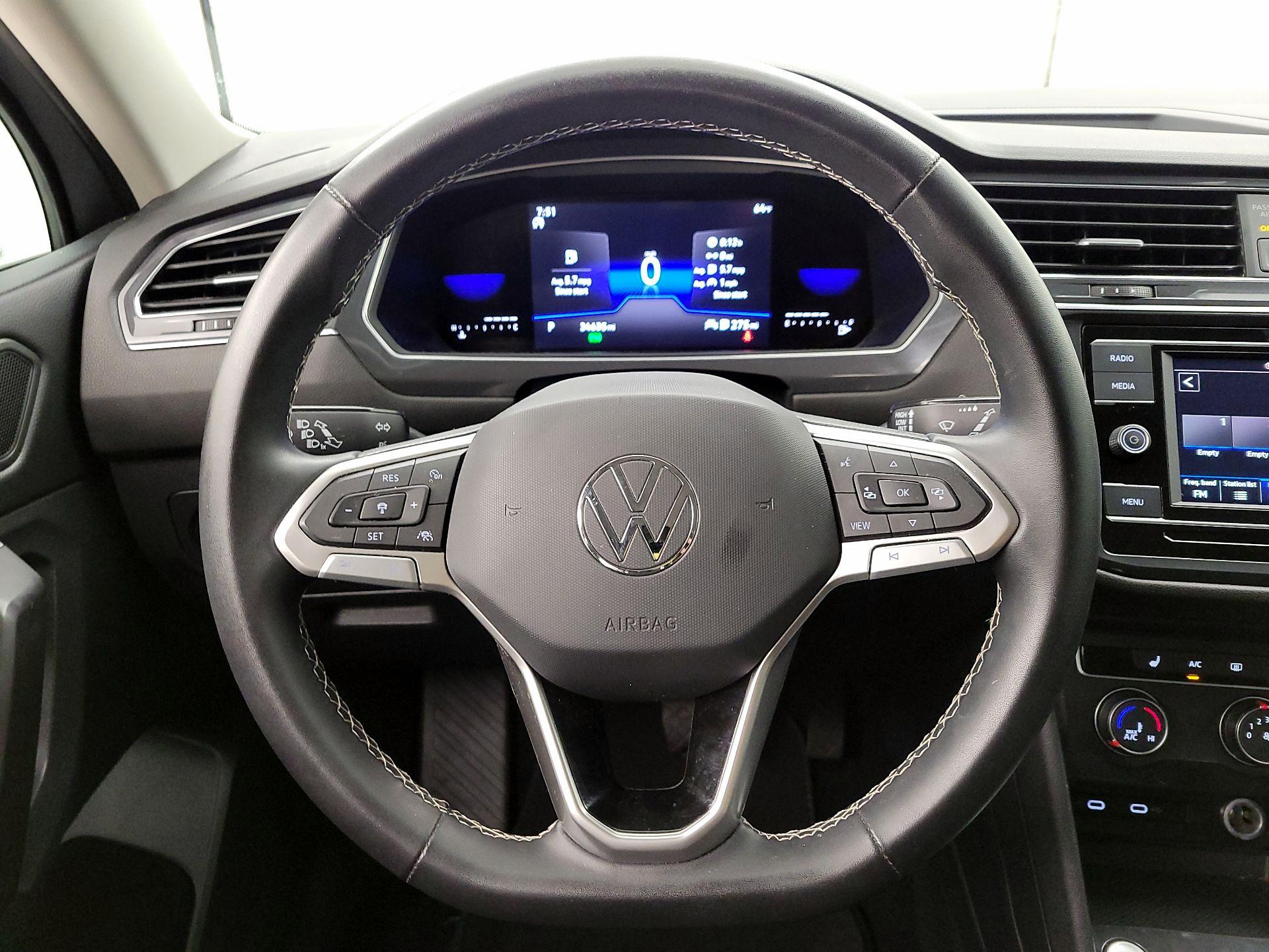 Thumbnail: 2022 Volkswagen Tiguan - 10