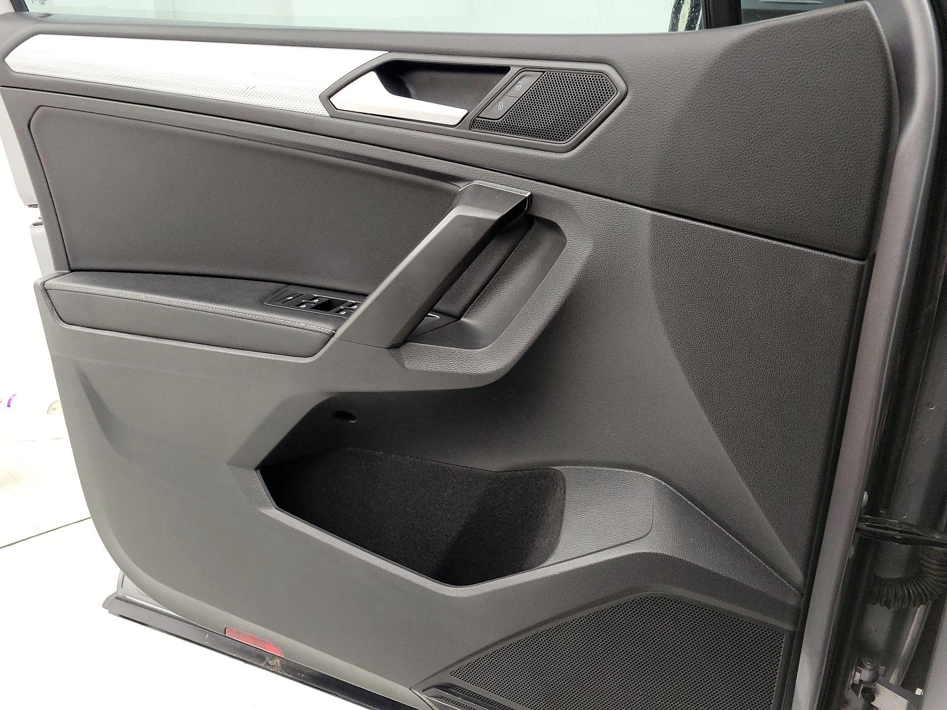 Thumbnail: 2022 Volkswagen Tiguan - 12