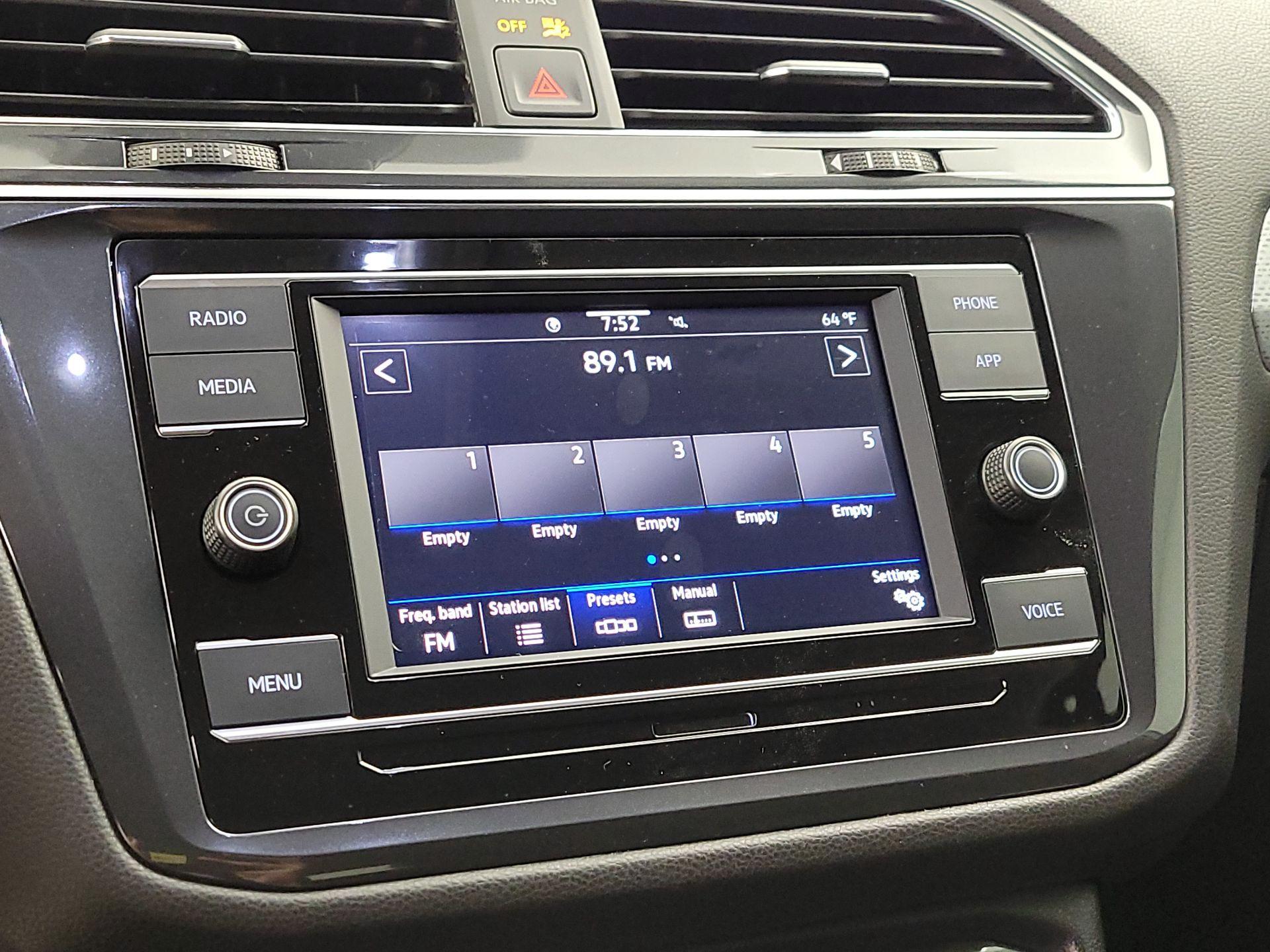 Thumbnail: 2022 Volkswagen Tiguan - 15