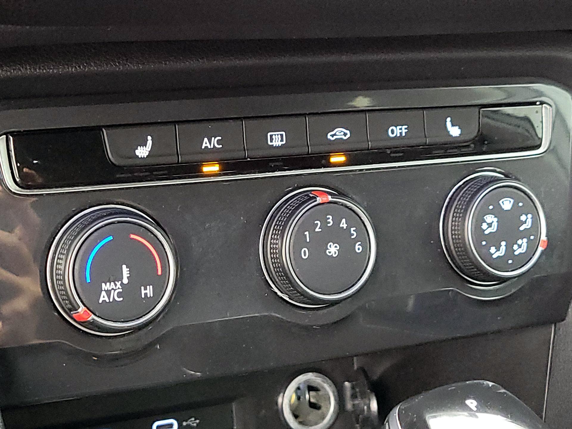 Thumbnail: 2022 Volkswagen Tiguan - 16