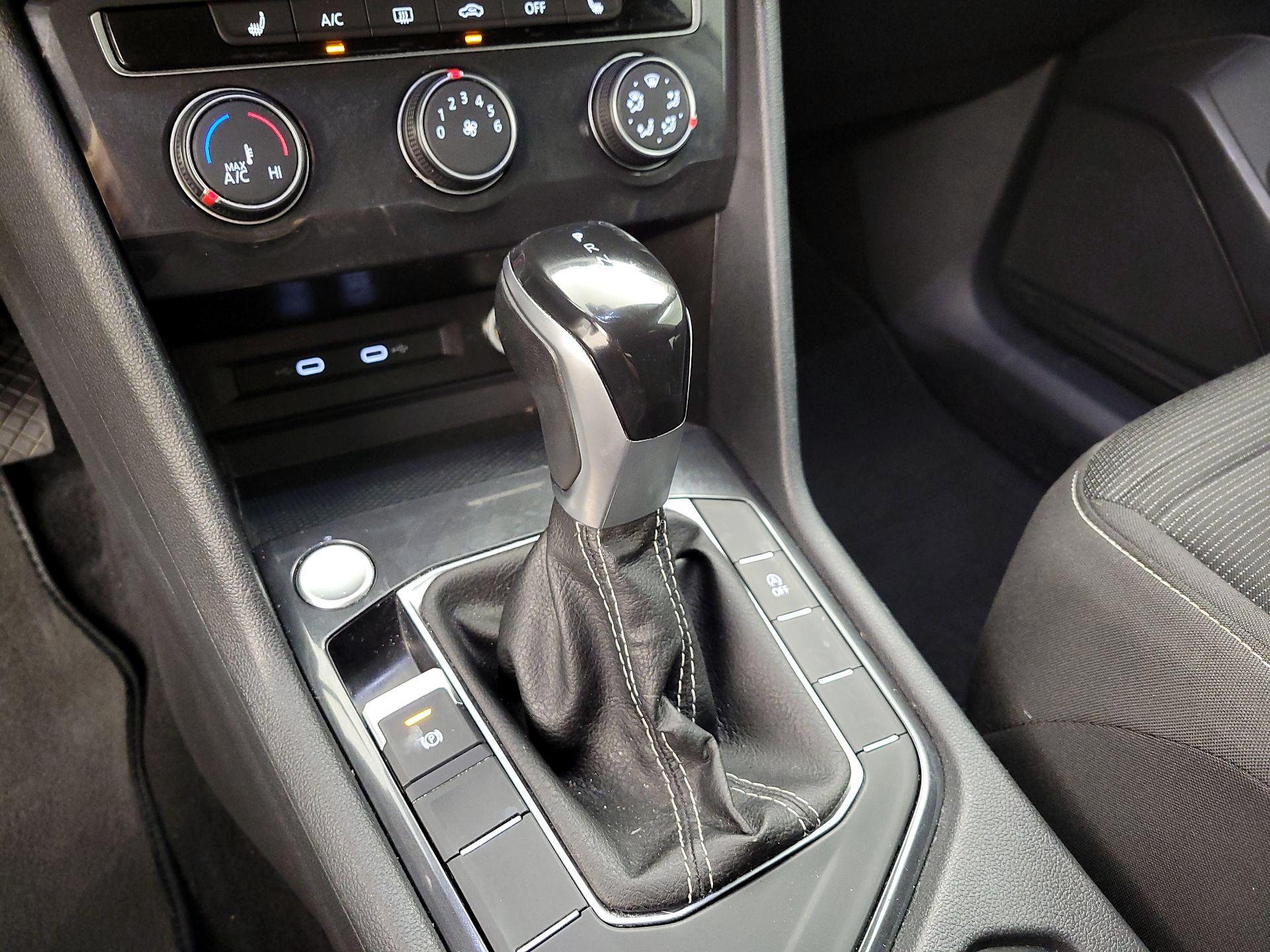 Thumbnail: 2022 Volkswagen Tiguan - 17