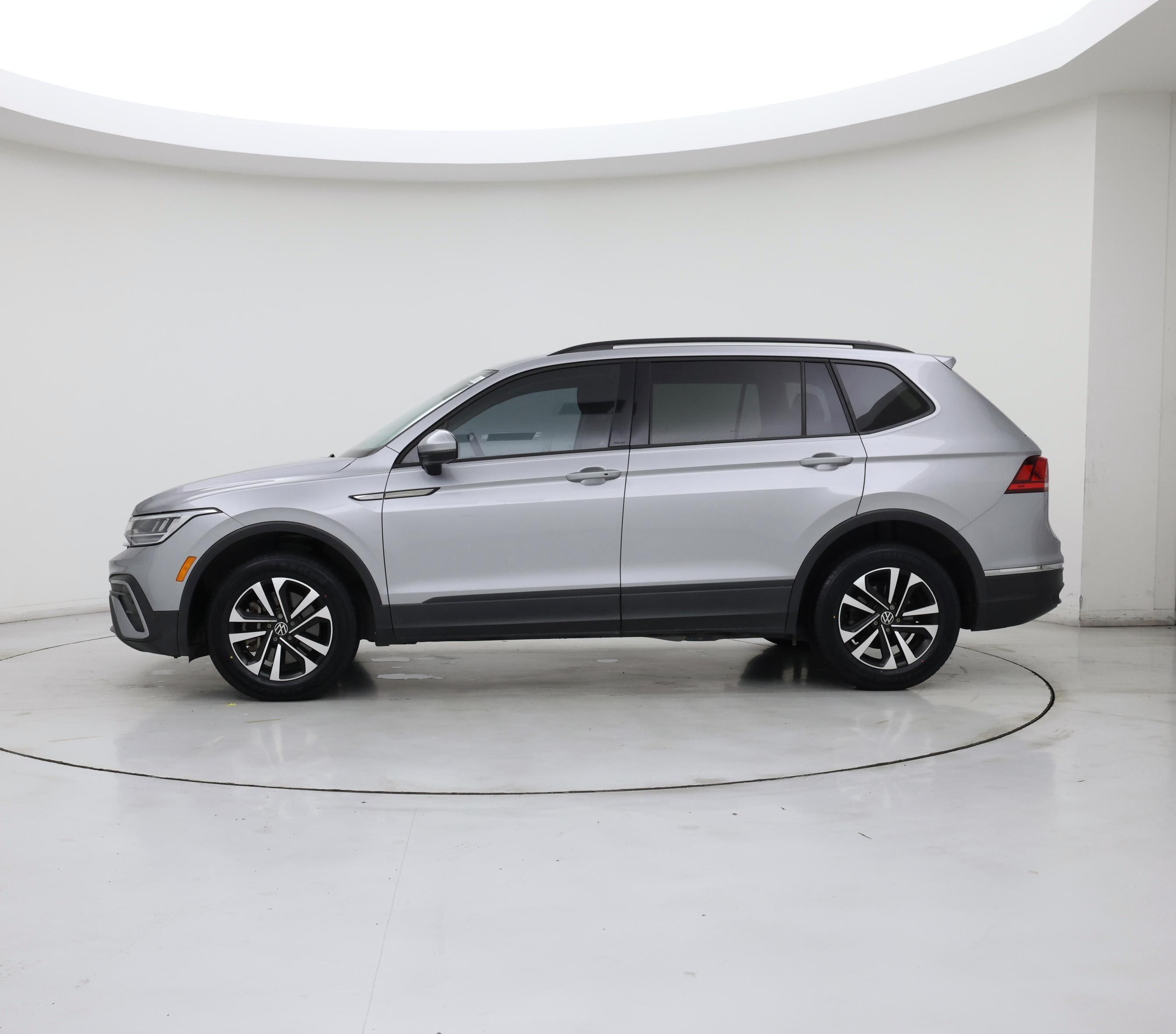Thumbnail: 2022 Volkswagen Tiguan - 3