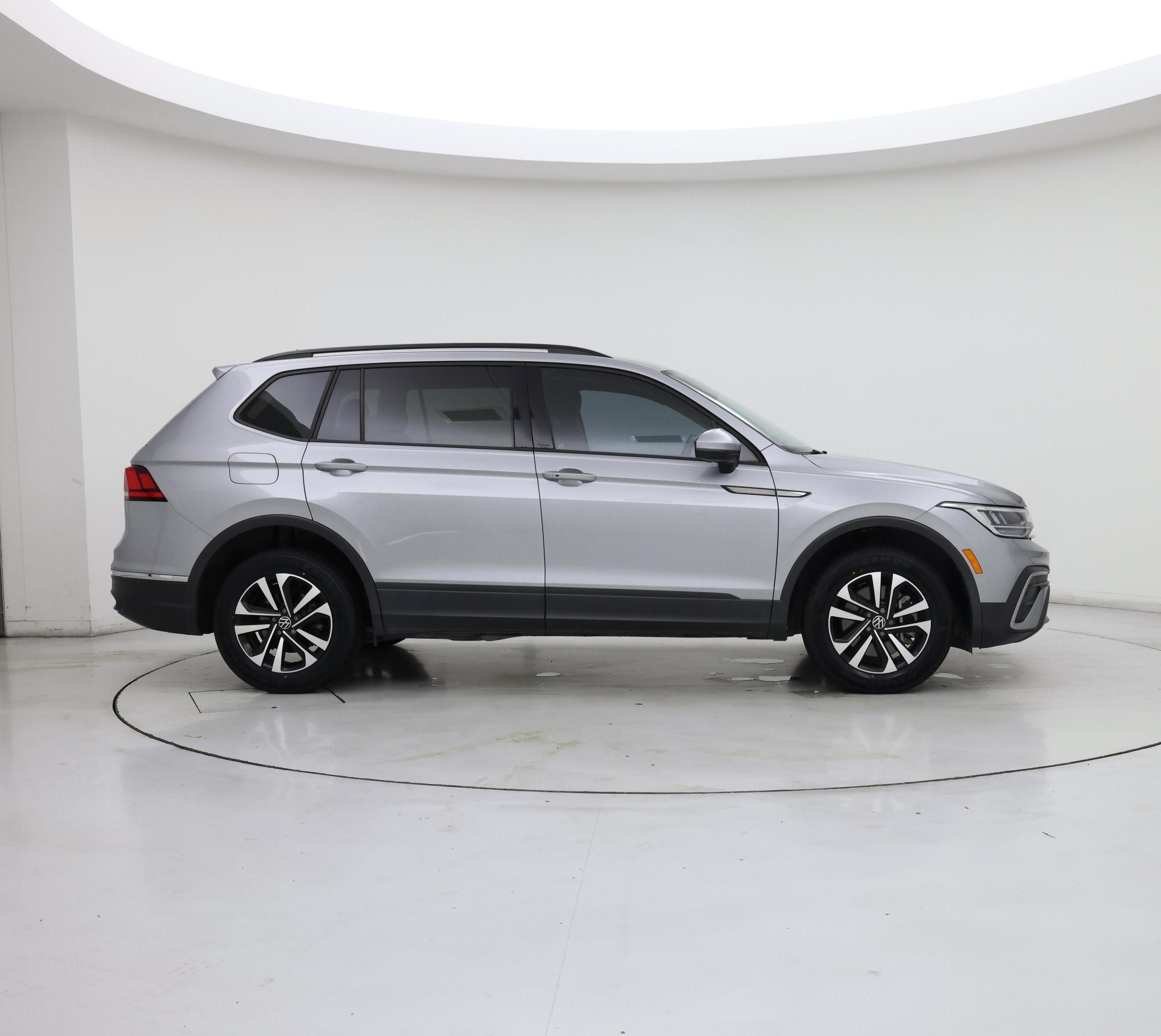 Thumbnail: 2022 Volkswagen Tiguan - 7