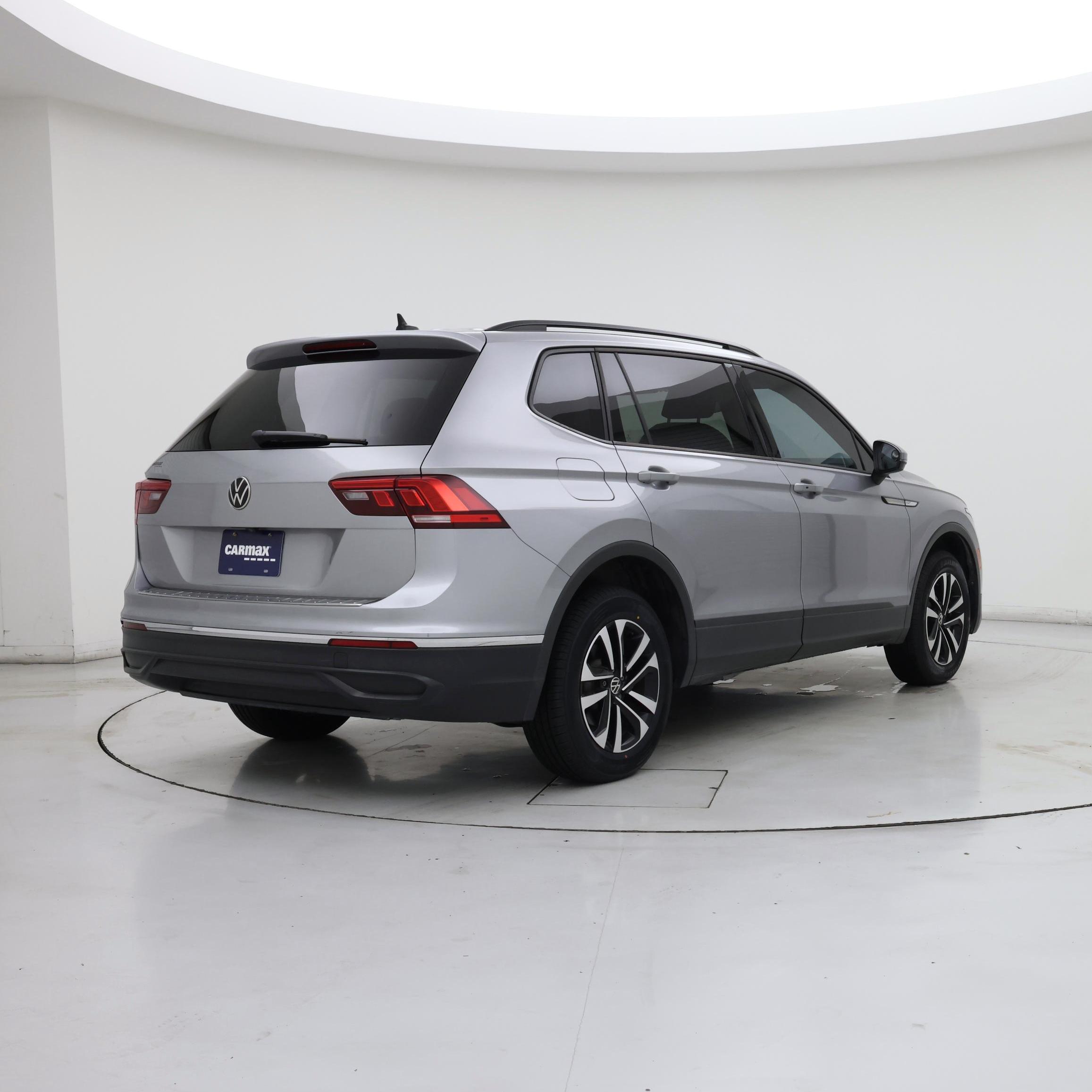 Thumbnail: 2022 Volkswagen Tiguan - 8