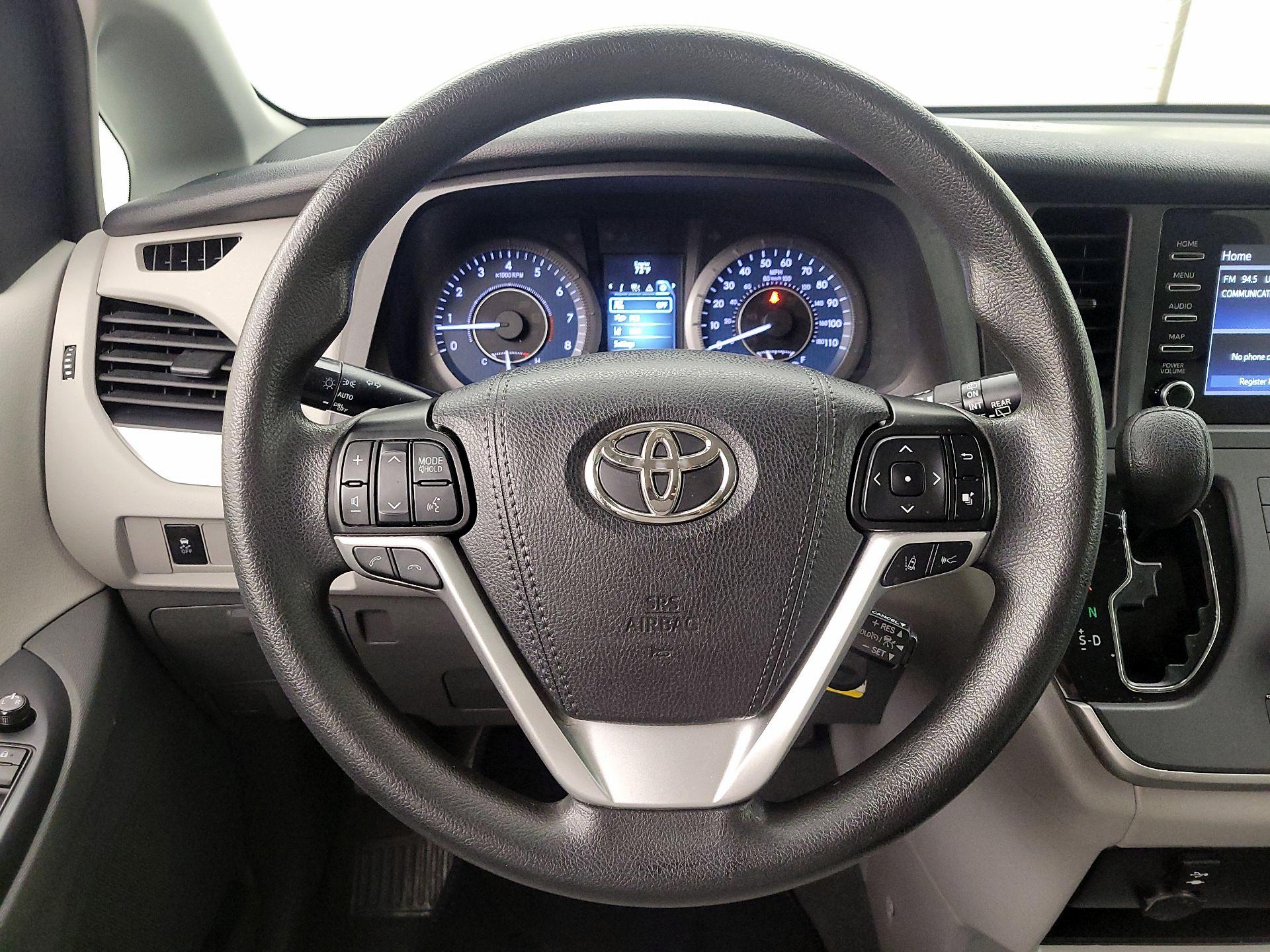 Thumbnail: 2020 Toyota Sienna - 10