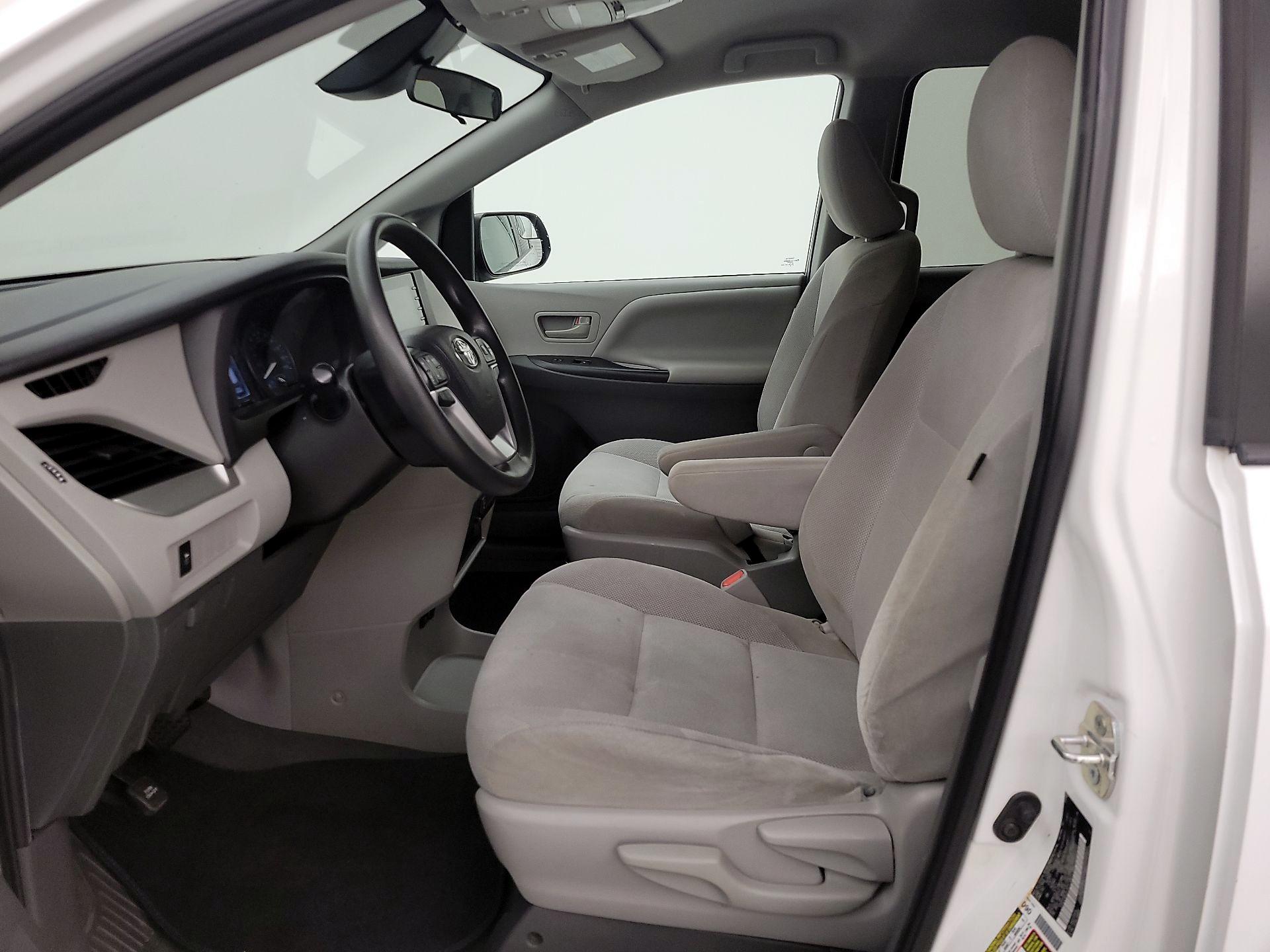Thumbnail: 2020 Toyota Sienna - 11
