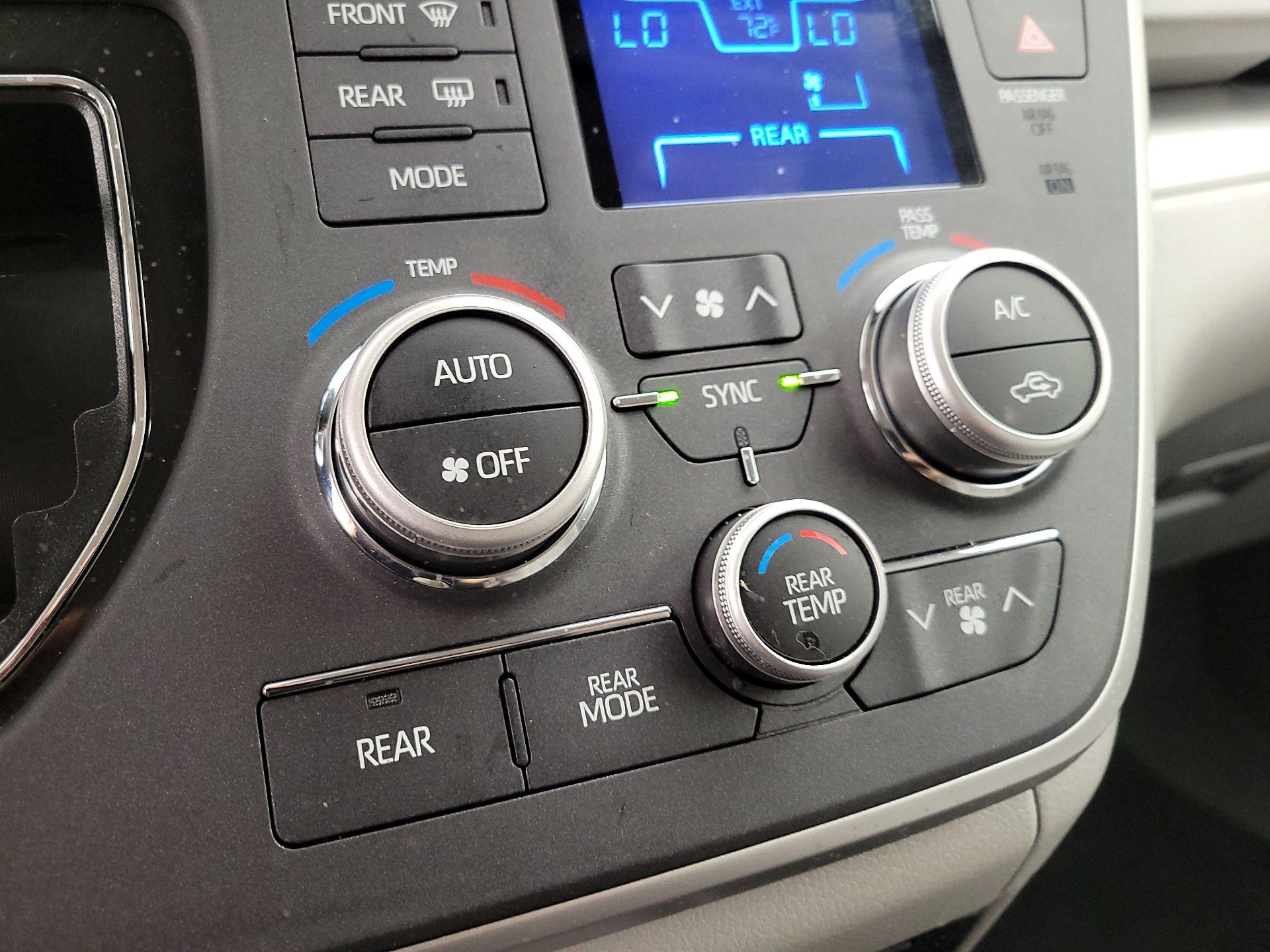 Thumbnail: 2020 Toyota Sienna - 16