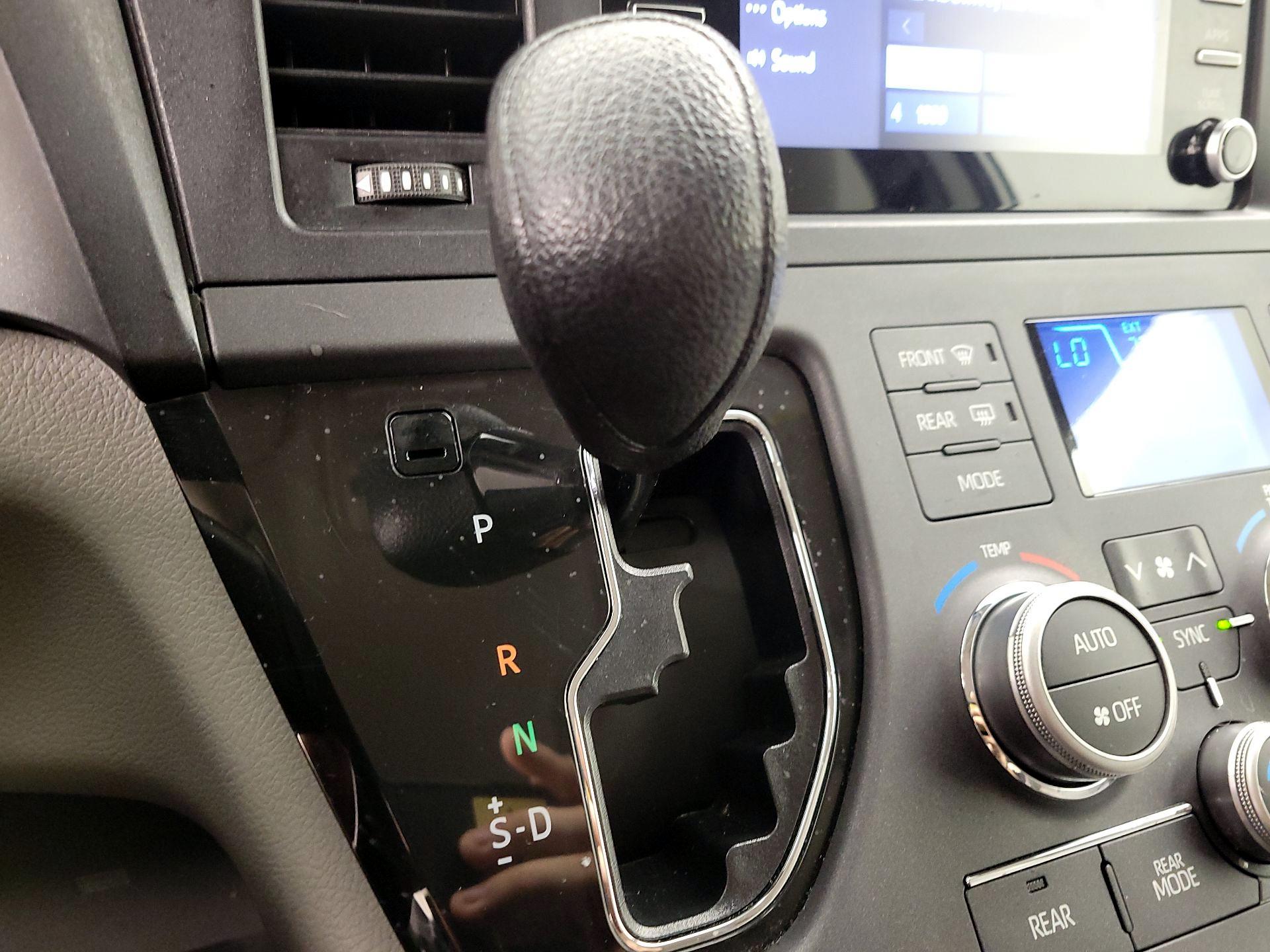 Thumbnail: 2020 Toyota Sienna - 17