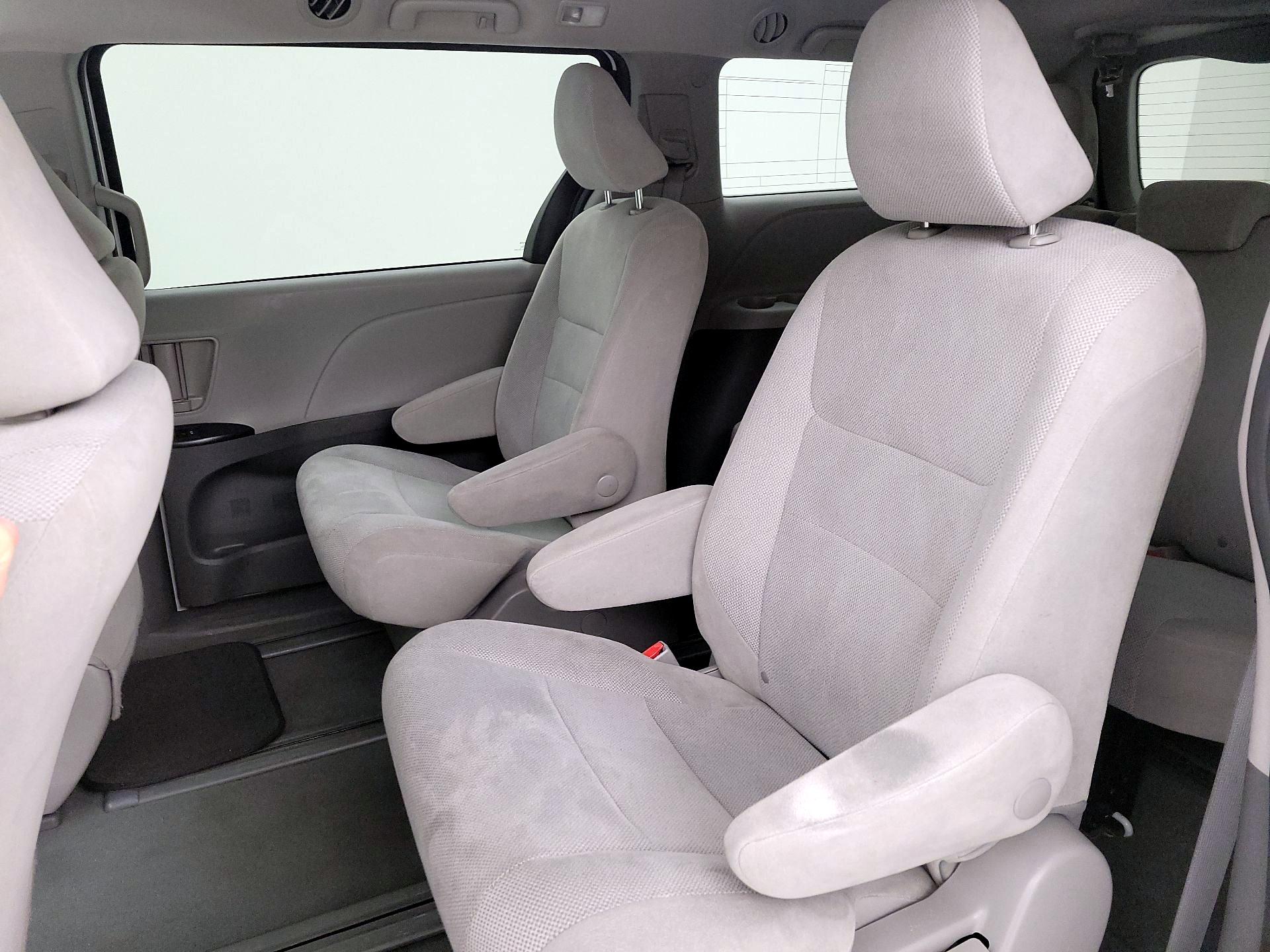 Thumbnail: 2020 Toyota Sienna - 19