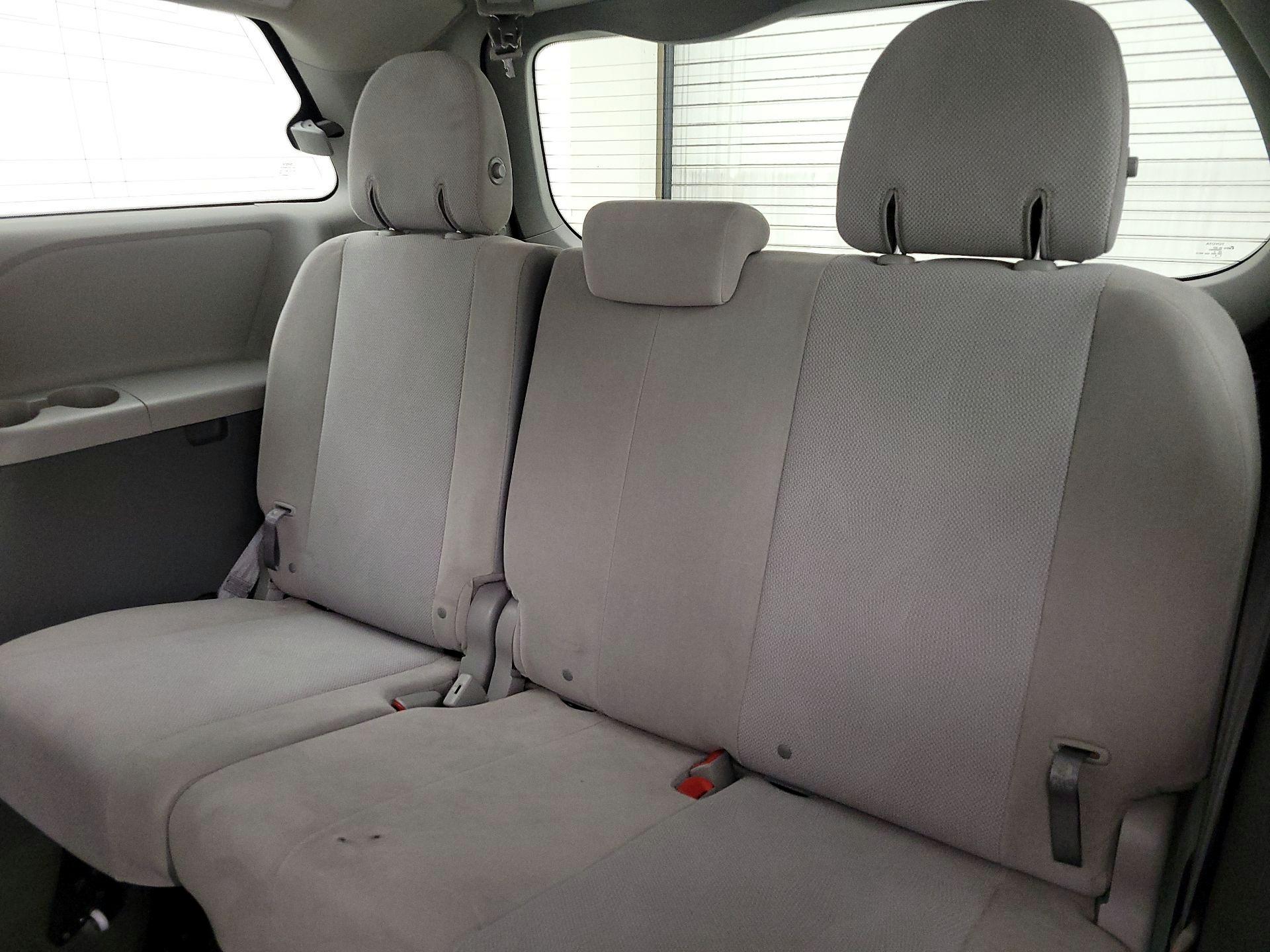 Thumbnail: 2020 Toyota Sienna - 20