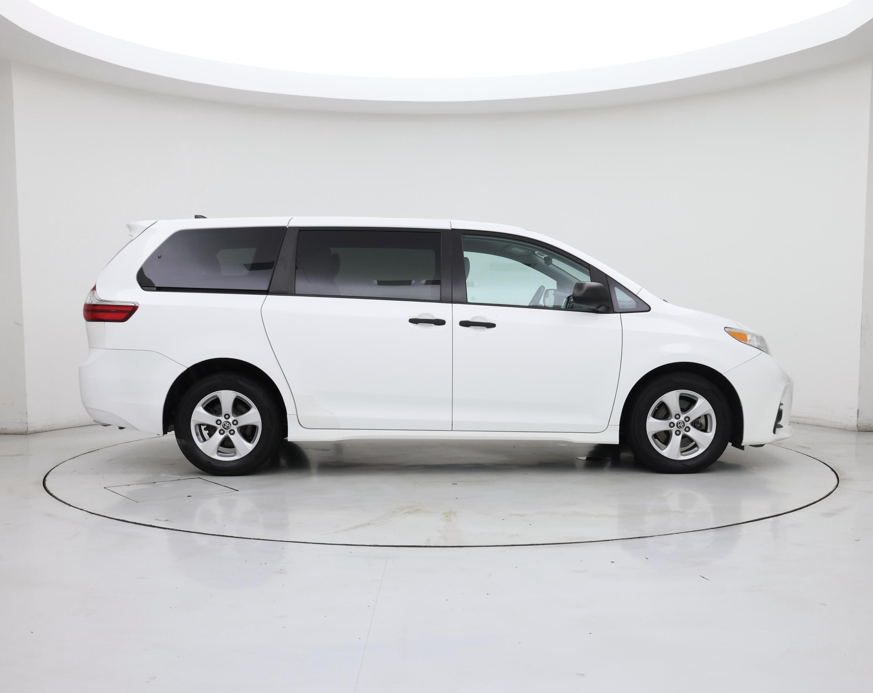 Thumbnail: 2020 Toyota Sienna - 7