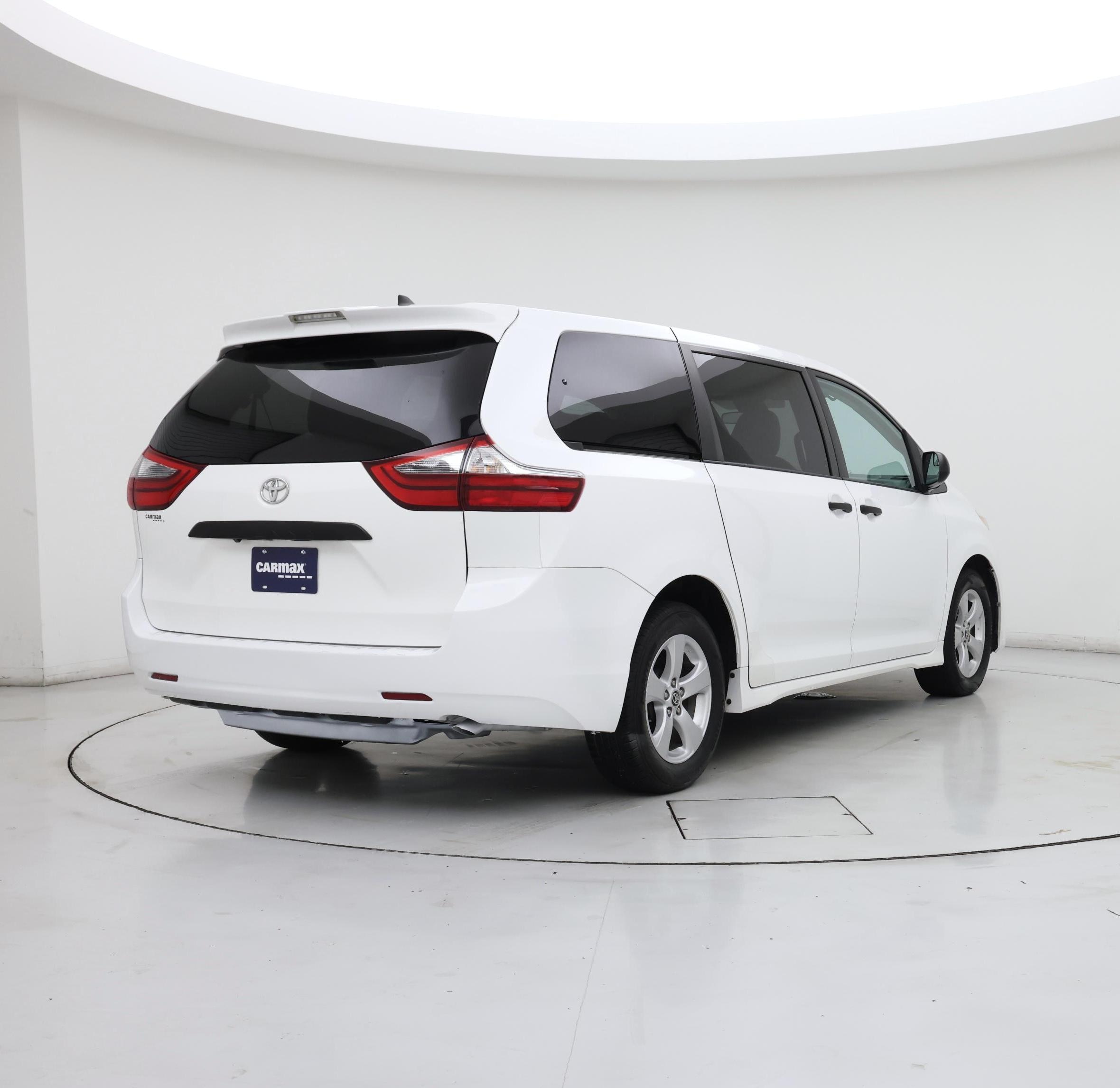 Thumbnail: 2020 Toyota Sienna - 8