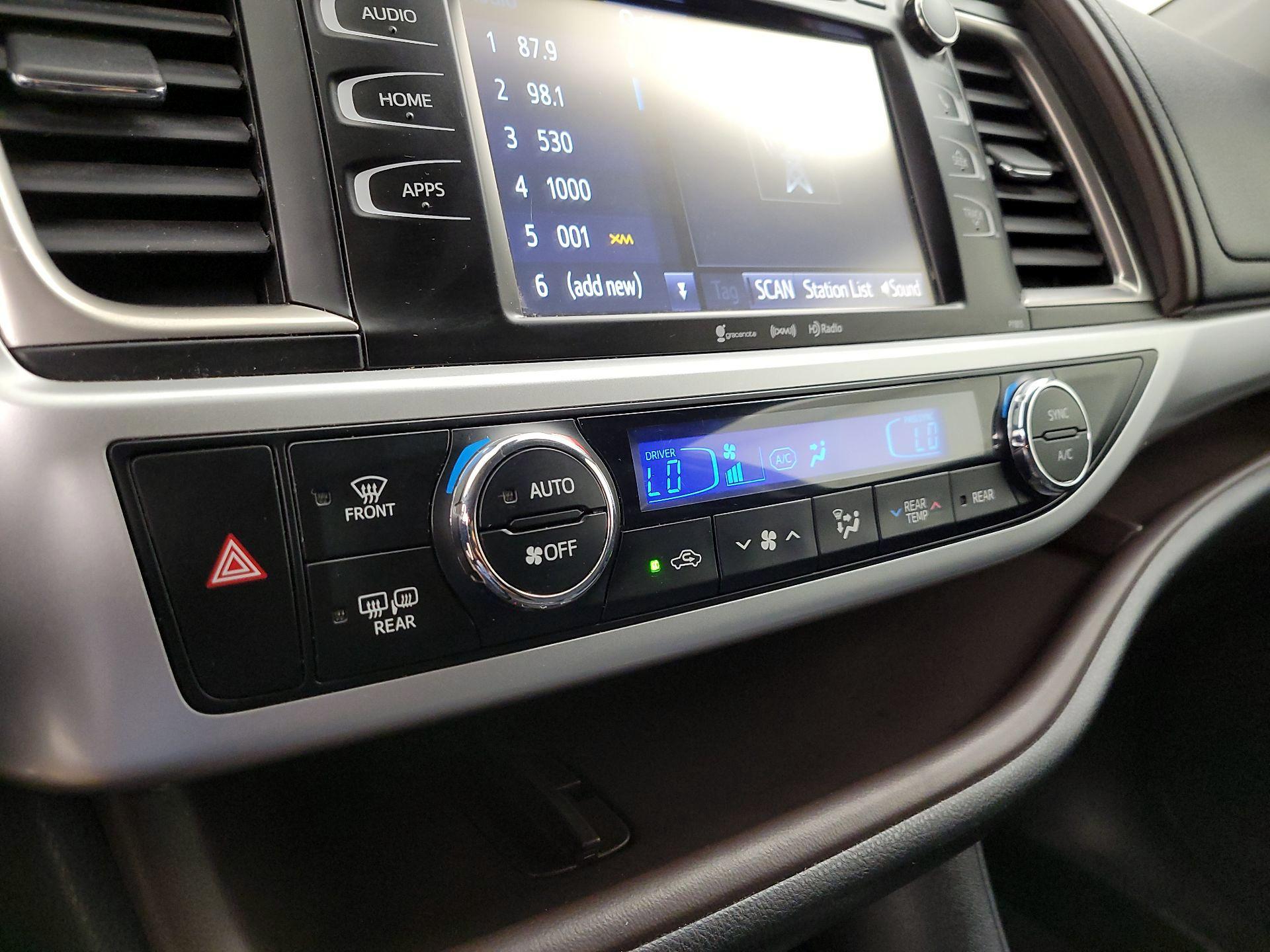 Thumbnail: 2019 Toyota Highlander - 16