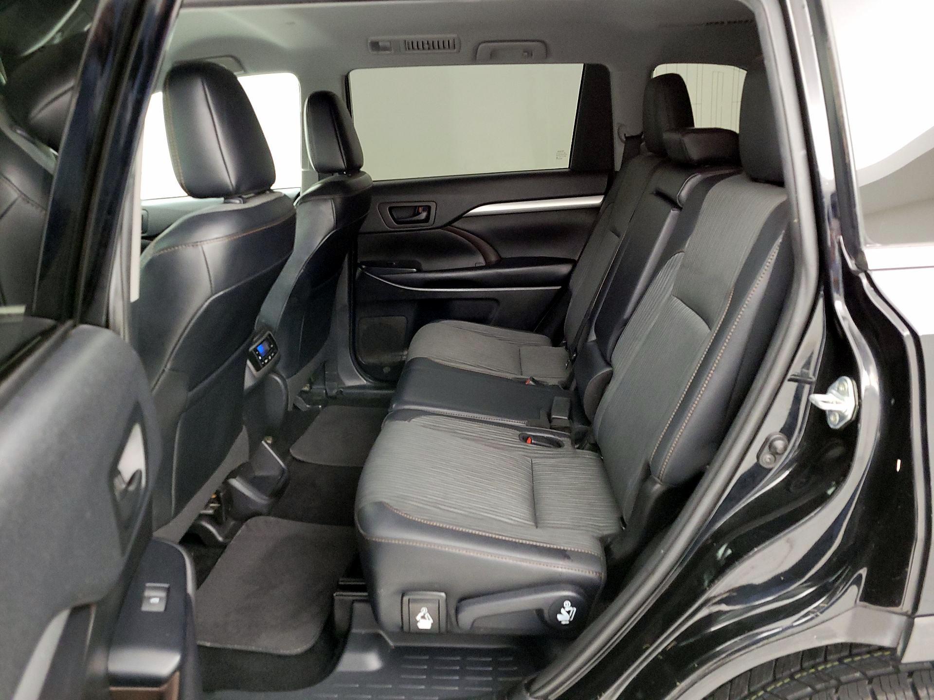 Thumbnail: 2019 Toyota Highlander - 19