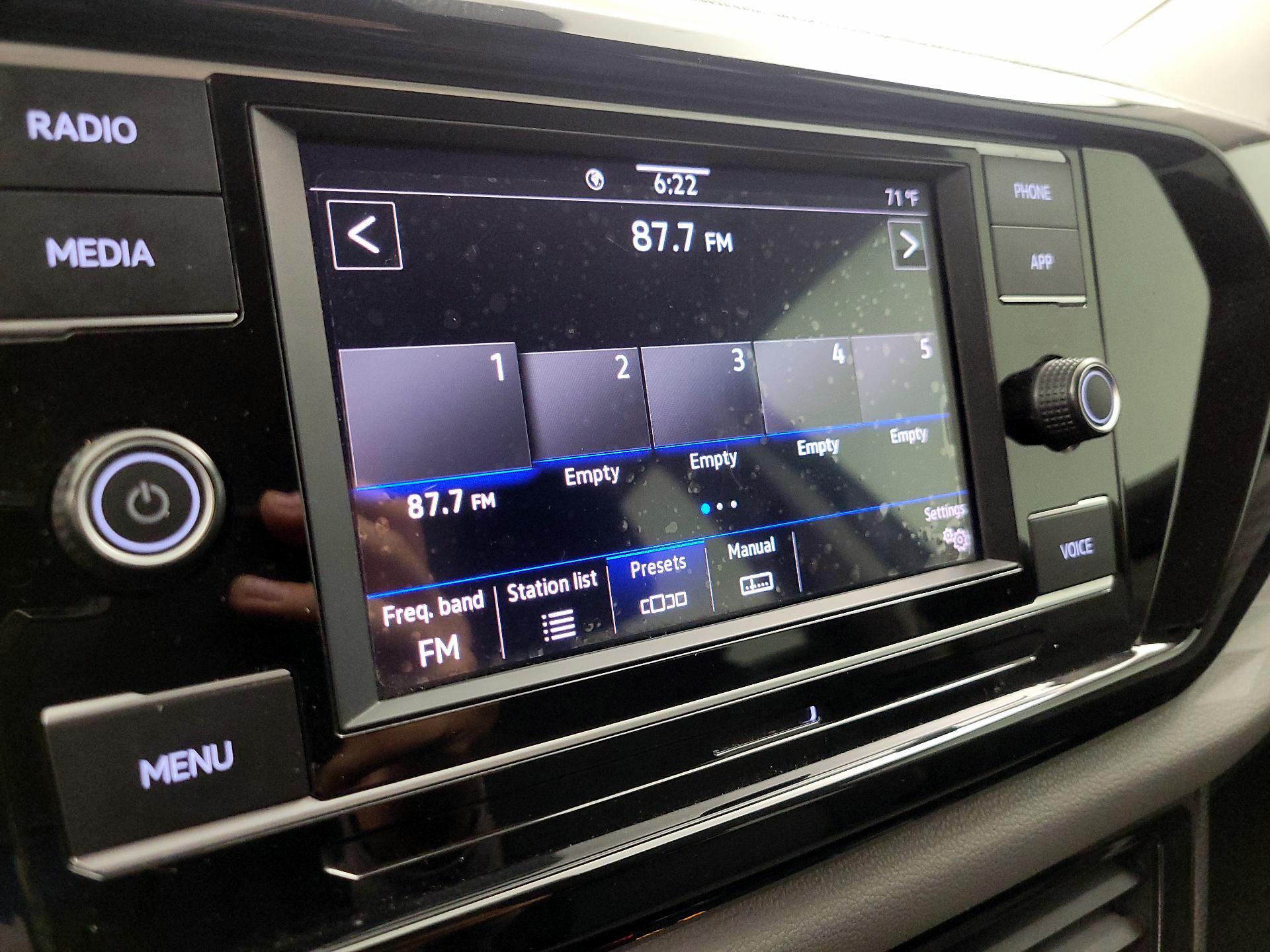 Thumbnail: 2022 Volkswagen Taos - 15