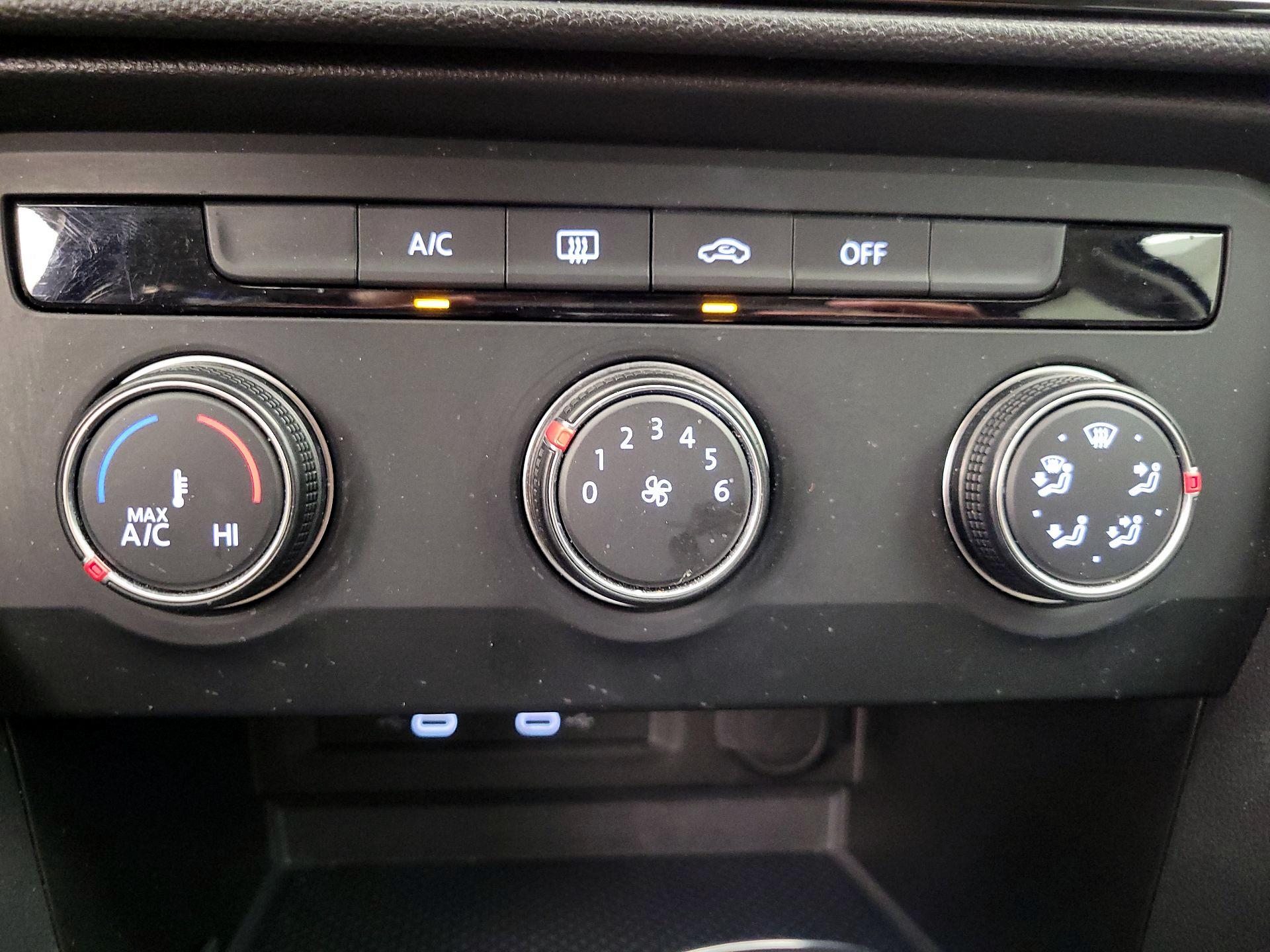 Thumbnail: 2022 Volkswagen Taos - 16