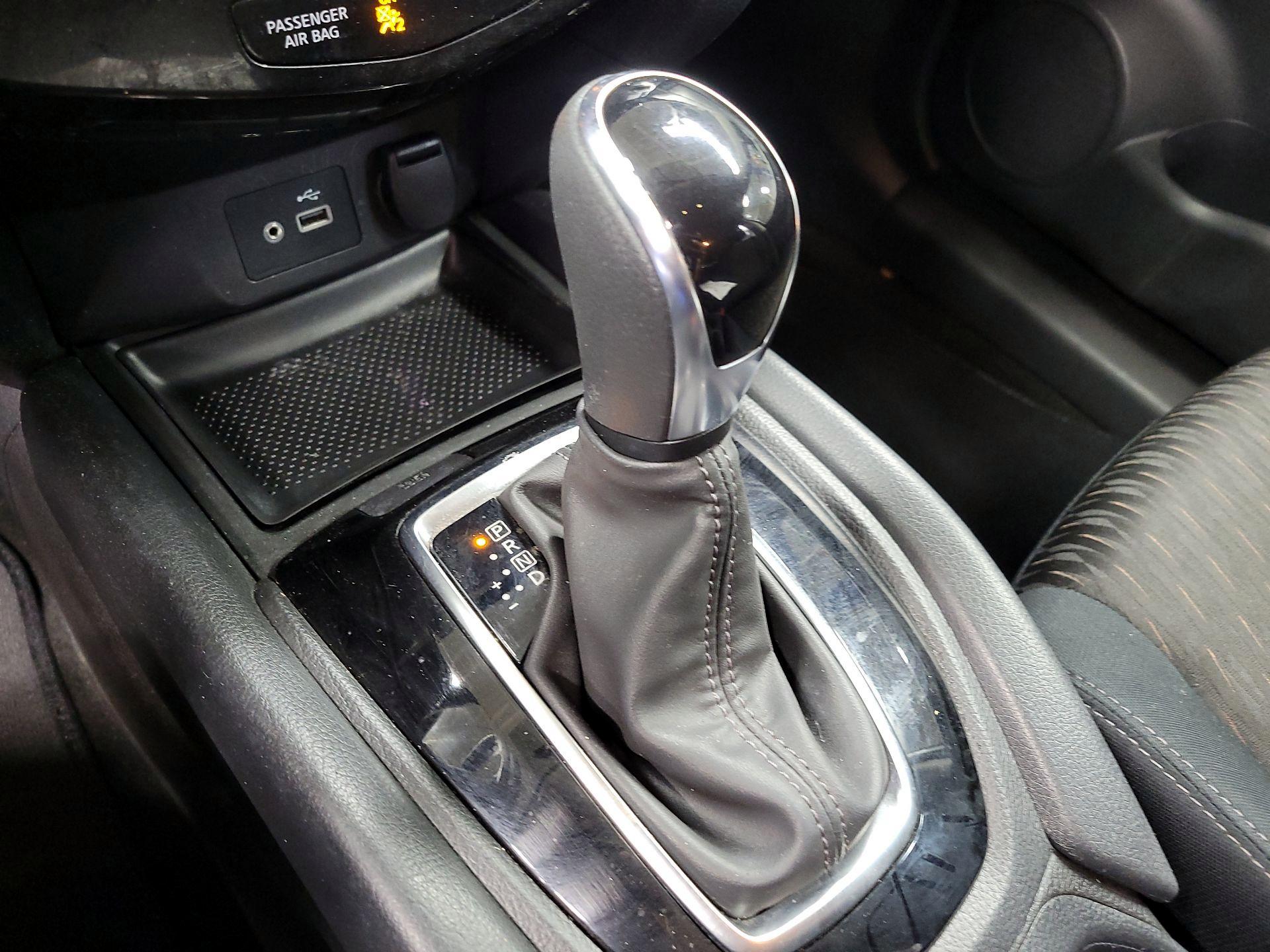 Thumbnail: 2018 Nissan Rogue - 17