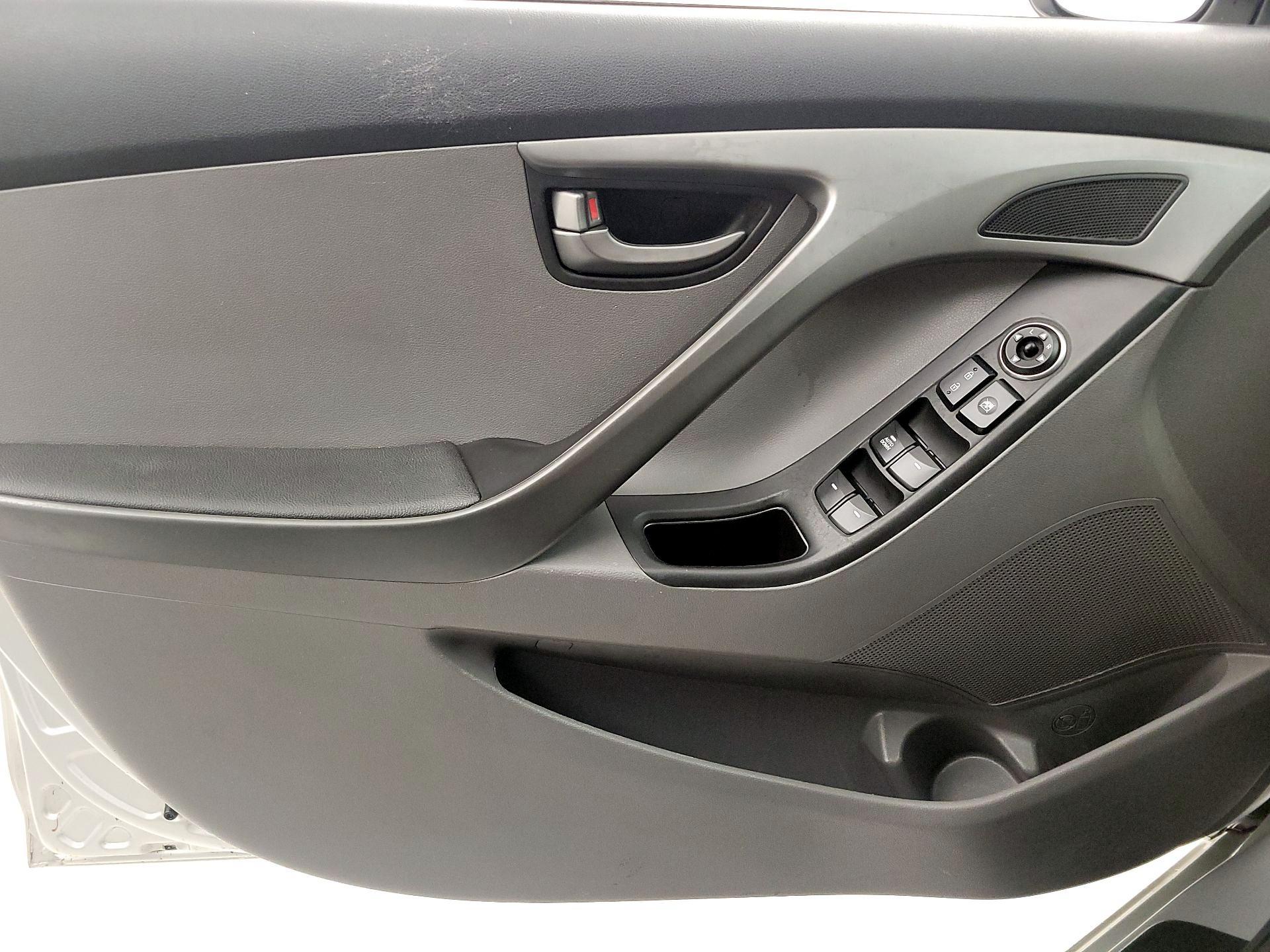 Thumbnail: 2016 Hyundai Elantra - 12