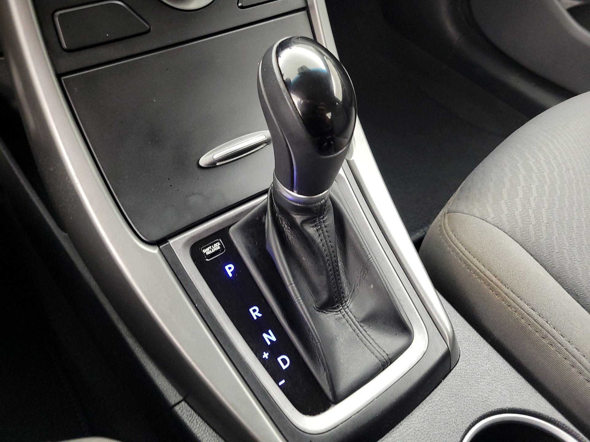 Thumbnail: 2016 Hyundai Elantra - 16