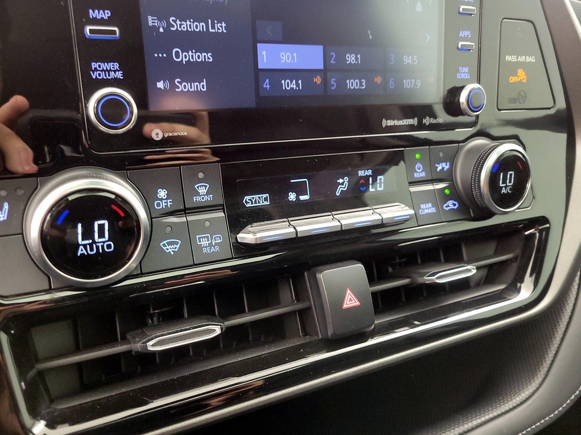 Thumbnail: 2022 Toyota Highlander - 16