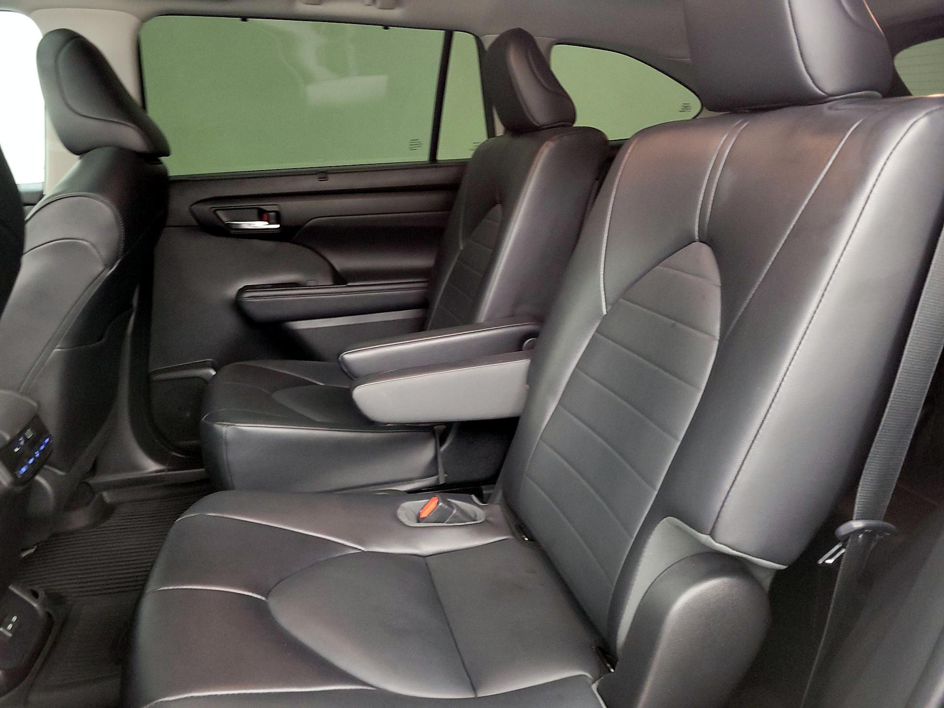 Thumbnail: 2022 Toyota Highlander - 20