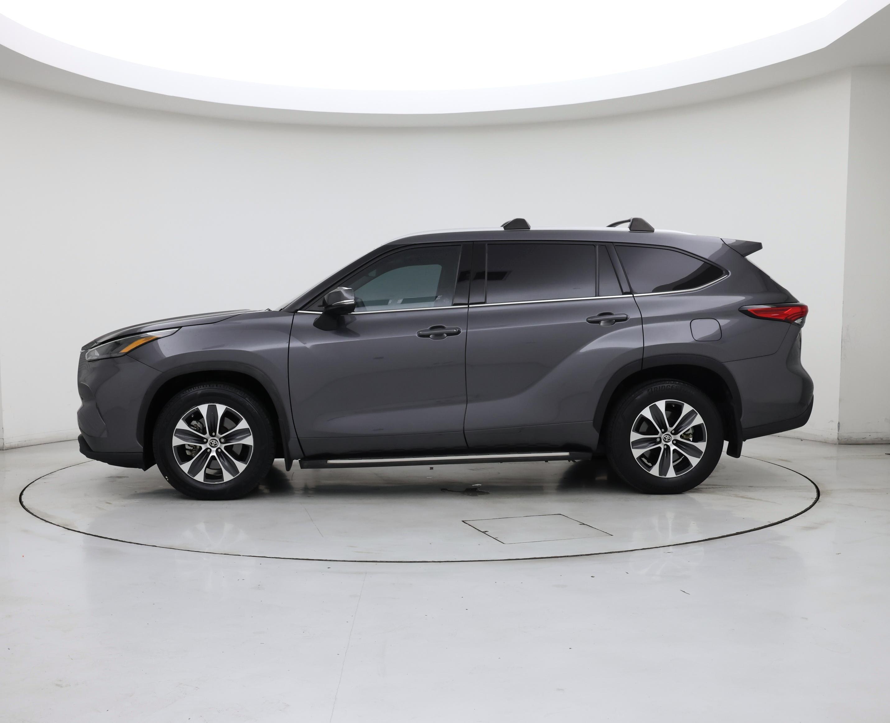 Thumbnail: 2022 Toyota Highlander - 3