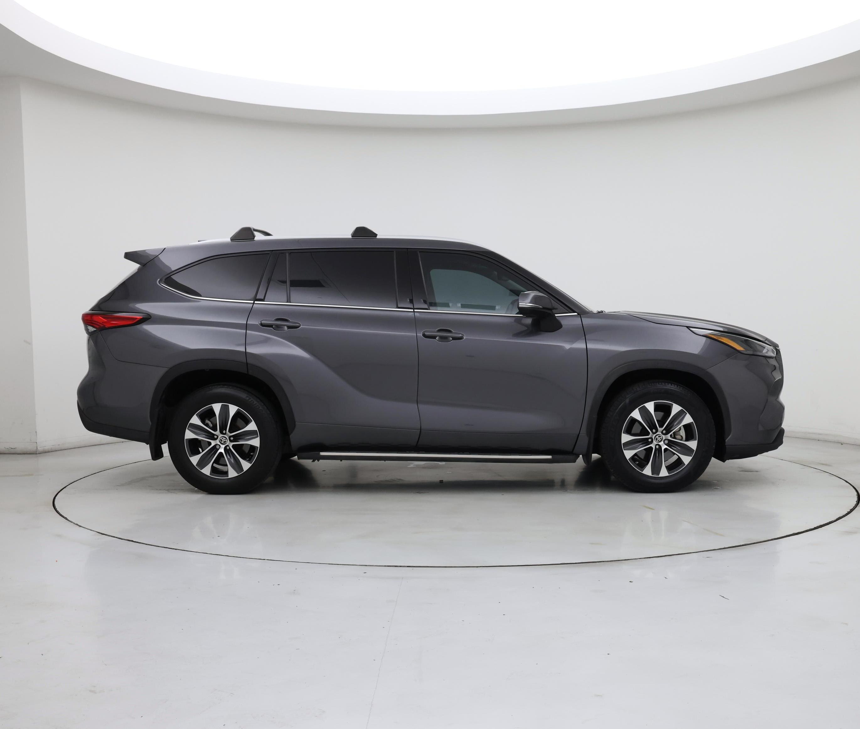 Thumbnail: 2022 Toyota Highlander - 7