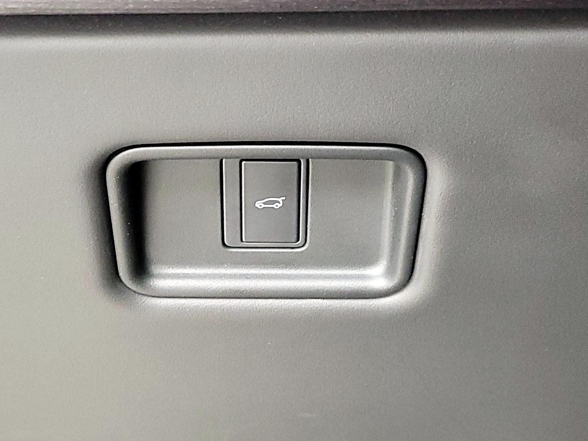 Thumbnail: 2023 Land Rover Range Rover - 13