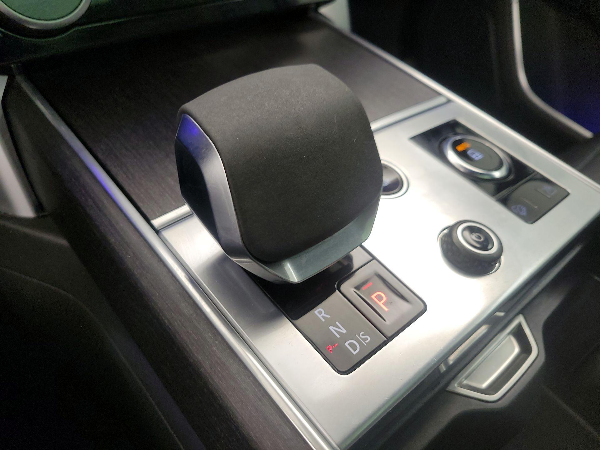 Thumbnail: 2023 Land Rover Range Rover - 18