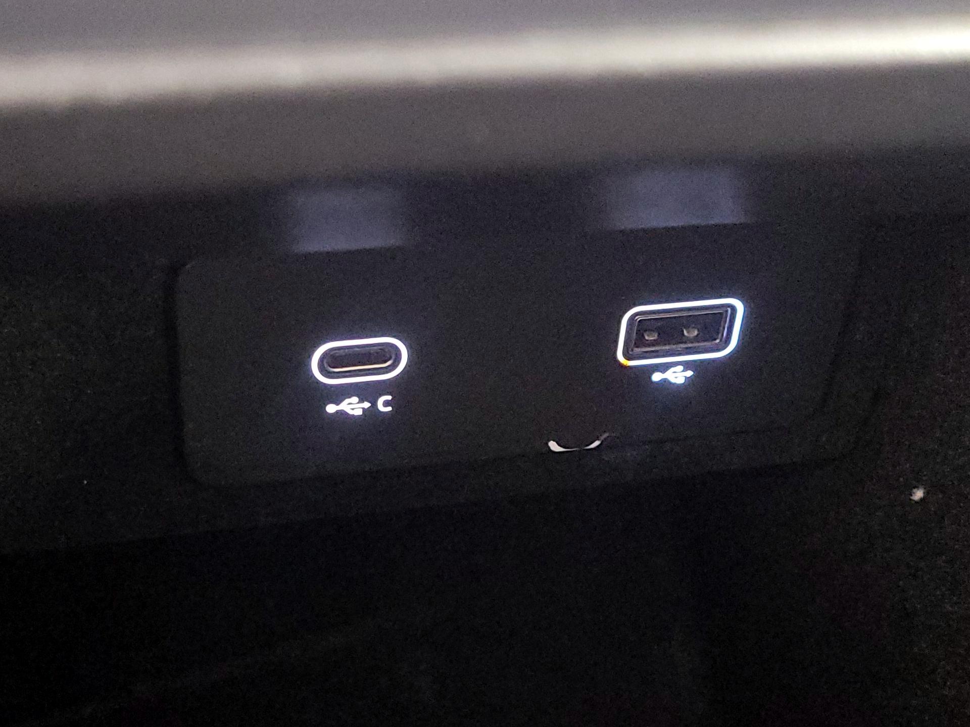 Thumbnail: 2023 Land Rover Range Rover - 19