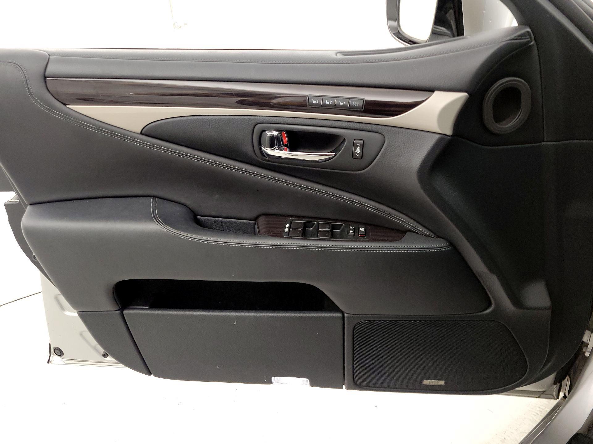 Thumbnail: 2014 Lexus LS - 12