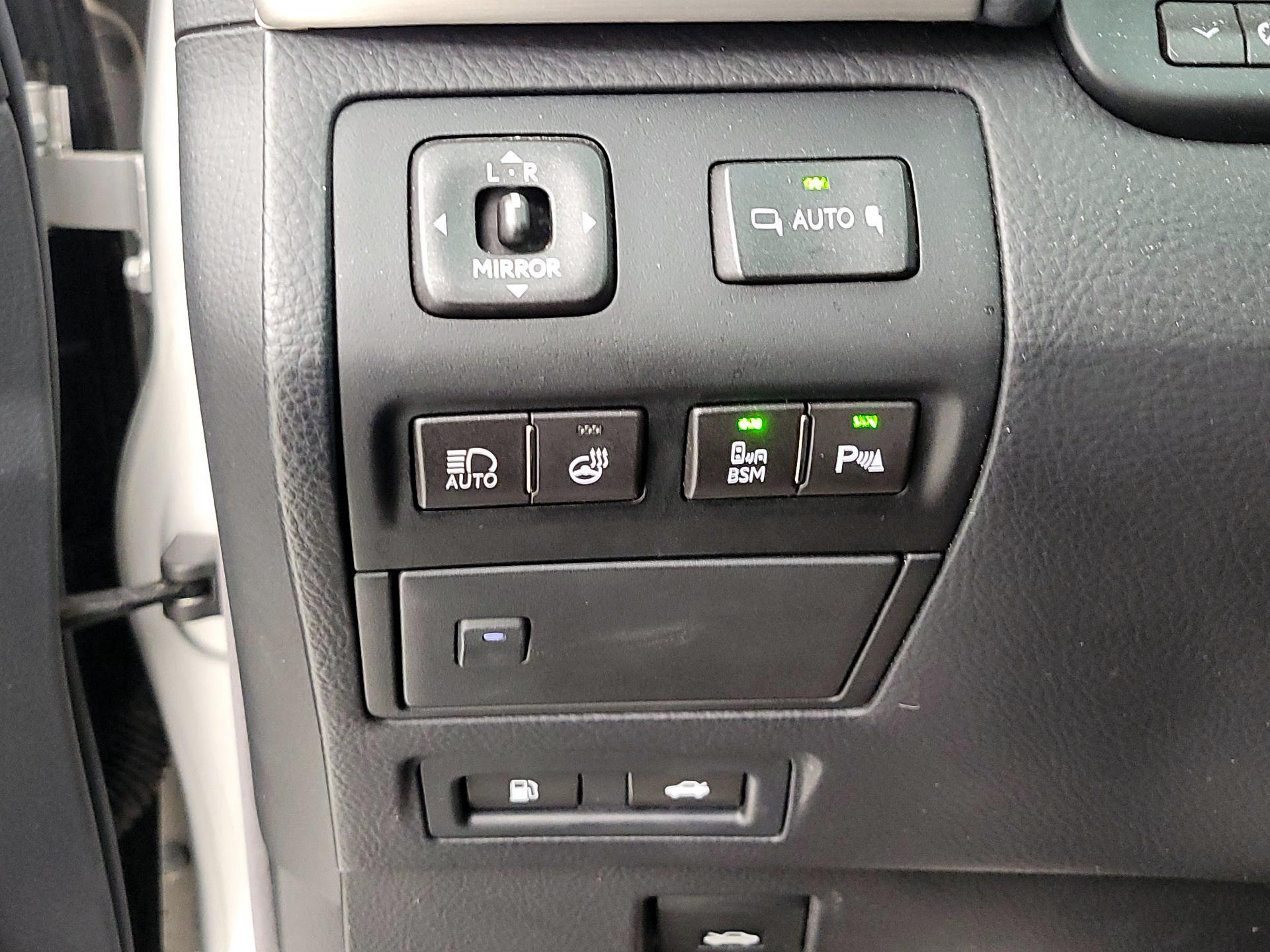 Thumbnail: 2014 Lexus LS - 13