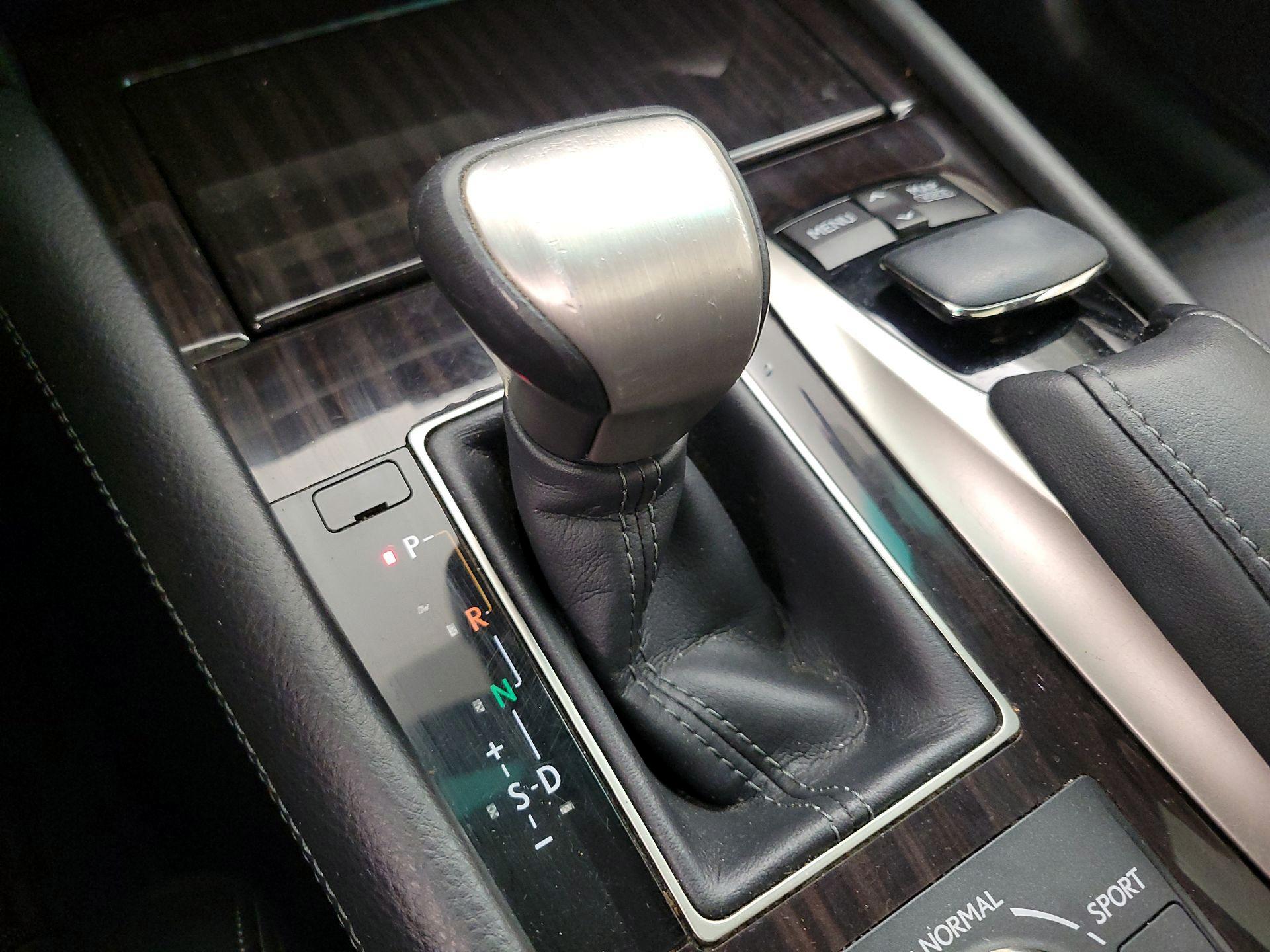 Thumbnail: 2014 Lexus LS - 18